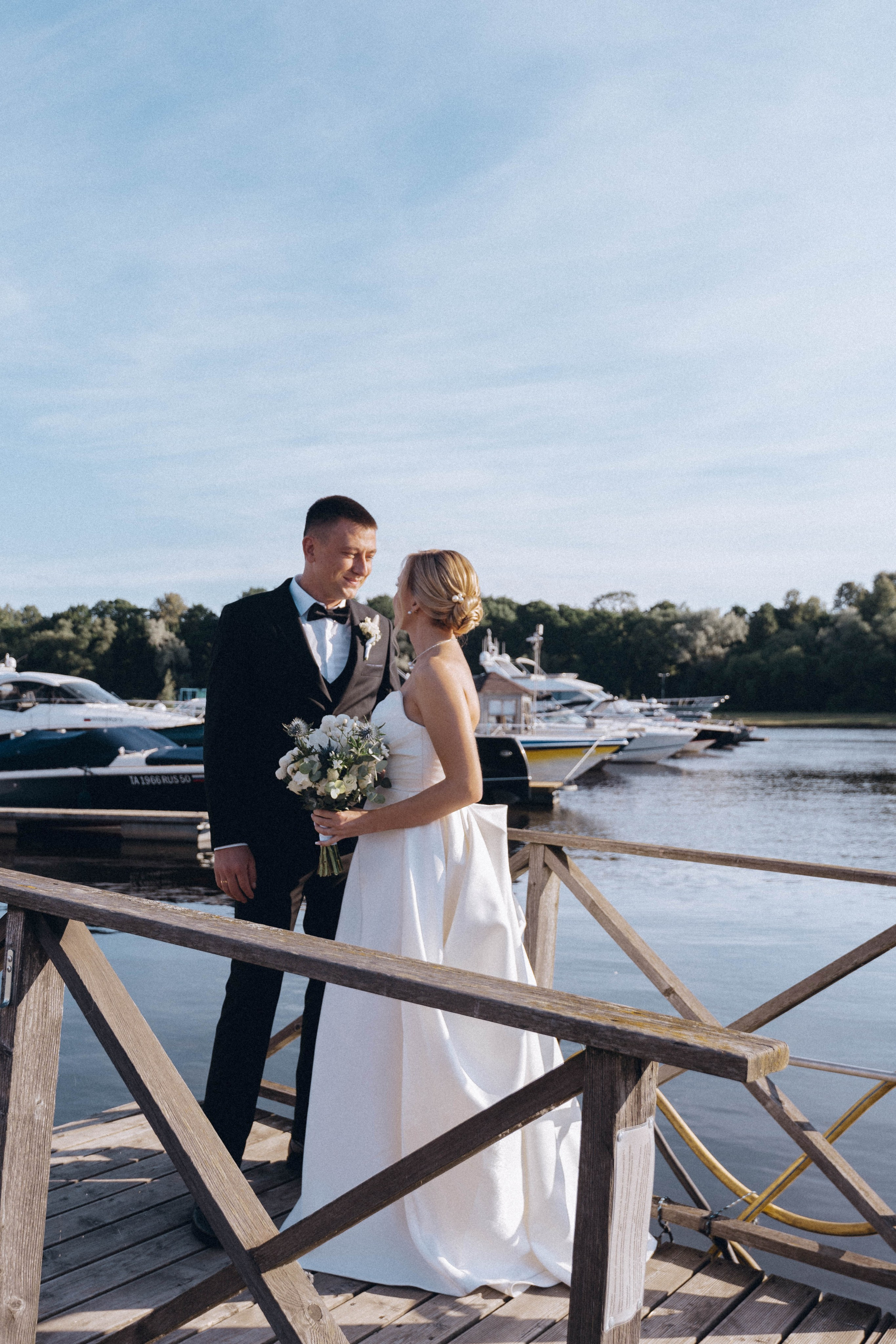 СВАДЕНБНАЯ СЬЕМКА НА КАТЕРЕ ПО КАНАЛАМ САНКТ-ПЕТЕРБУРГА И В АКВАТОРИИ НЕВЫ. Профессиональный фотограф, Санкт-Петербург — Виктория Богомолова