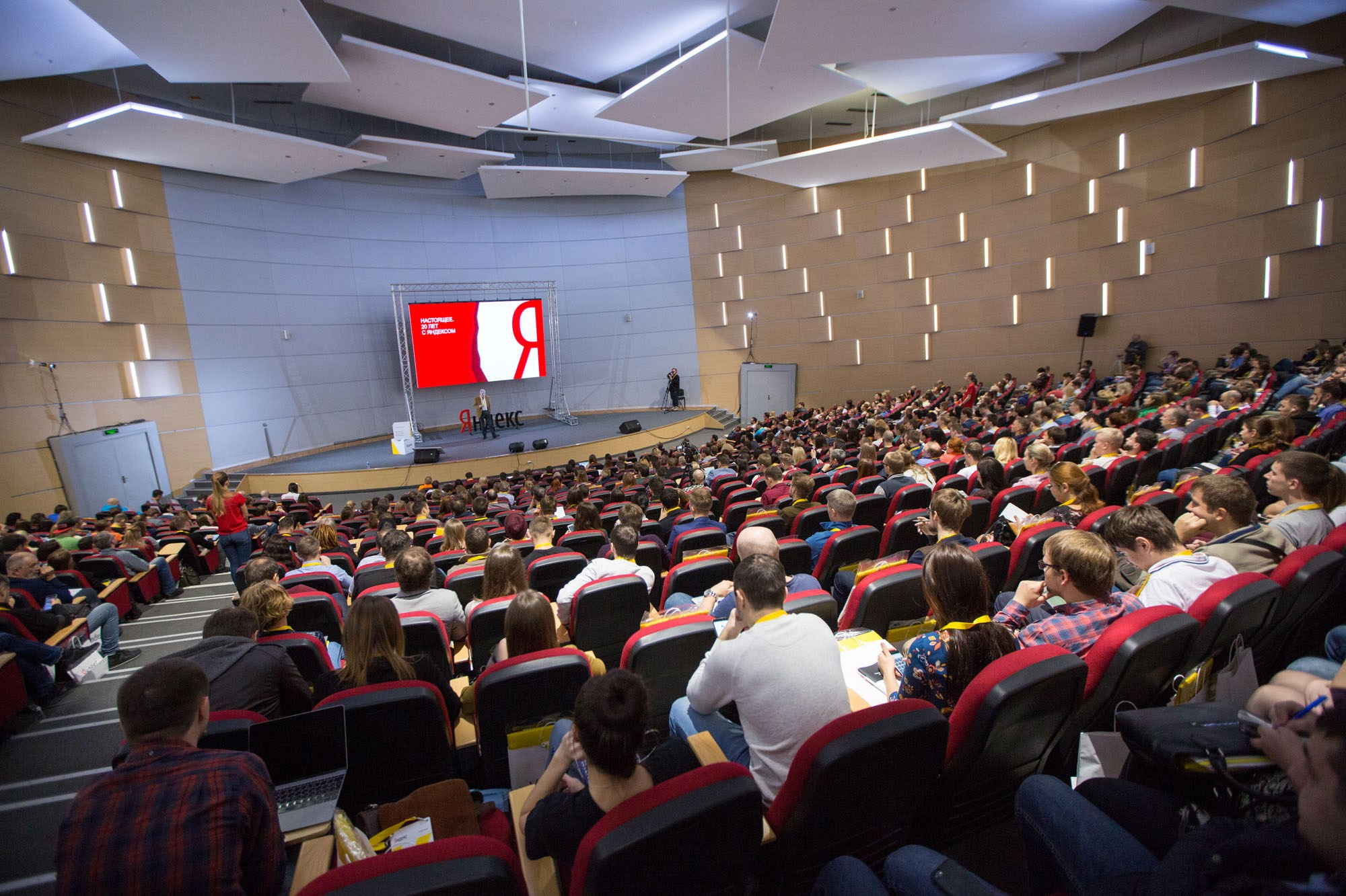 Яндекс — рекламные технологии для бизнеса. Репортажный фотограф во Владивостоке
