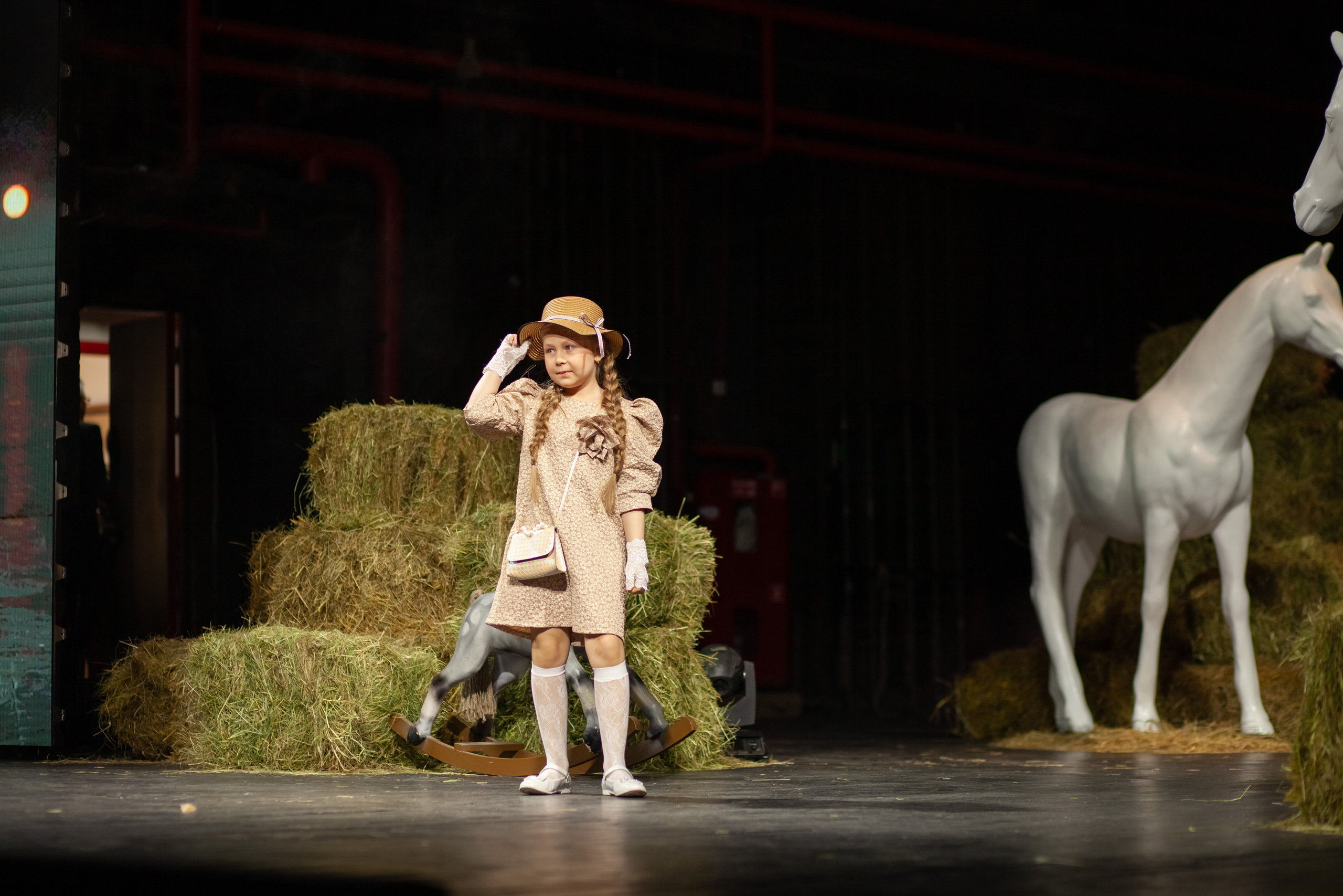 AgicFashionWeek — коллекция «Я в Париже» дизайнера Janavesna