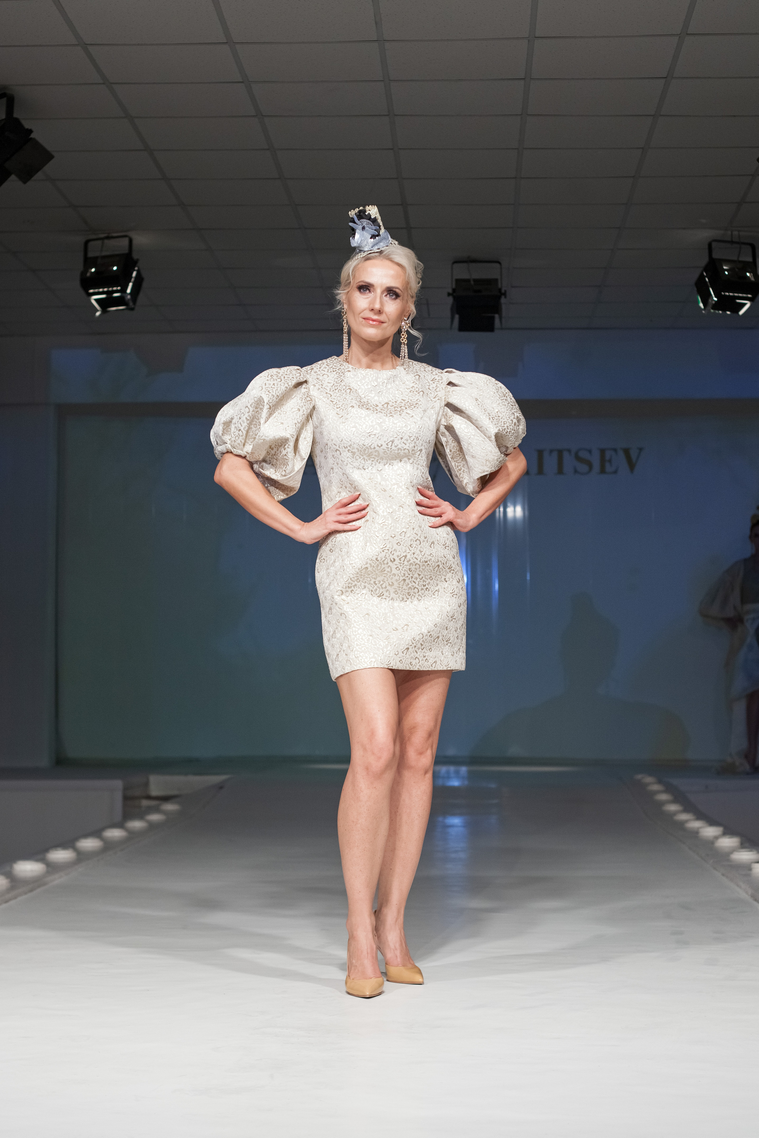 Выпускной показ моделей в Доме моды Вячеслава Зайцева