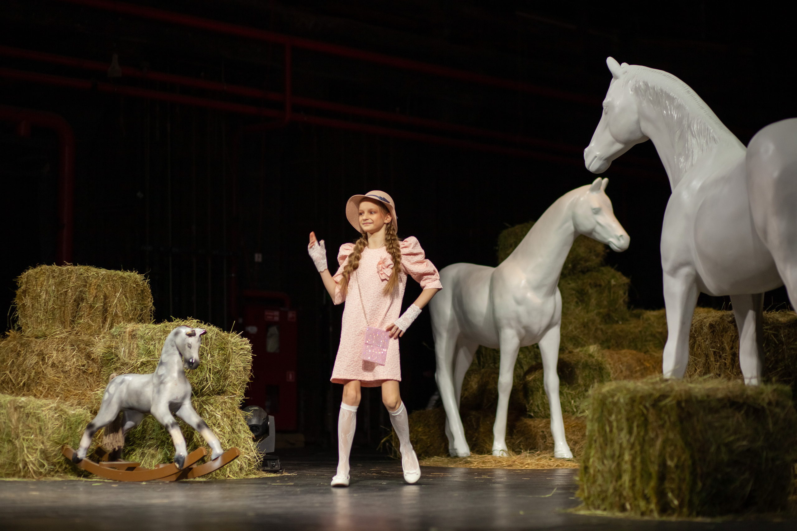 AgicFashionWeek — коллекция «Я в Париже» дизайнера Janavesna