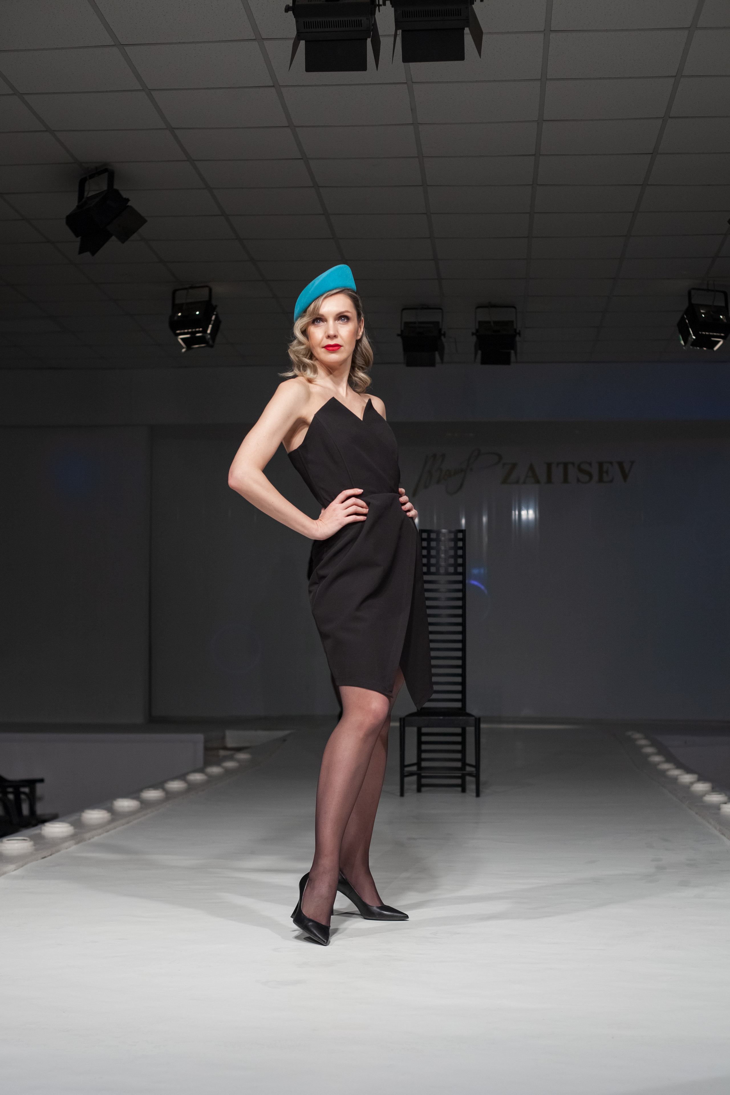 Выпускной показ моделей в Доме моды Вячеслава Зайцева