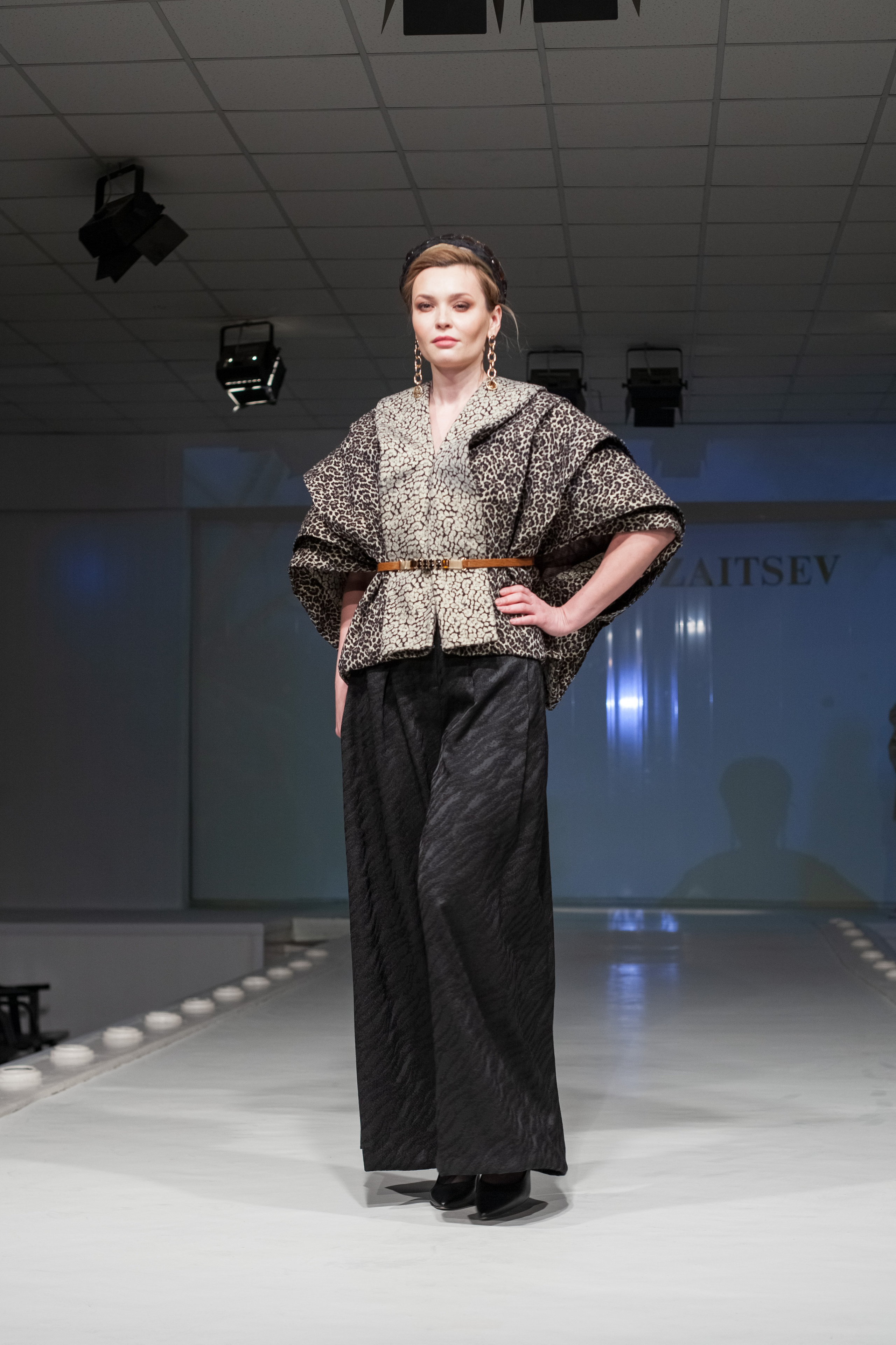 Выпускной показ моделей в Доме моды Вячеслава Зайцева