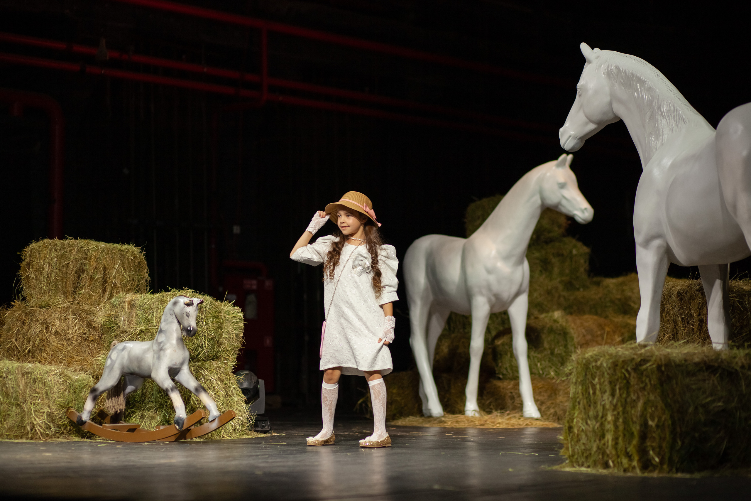 AgicFashionWeek — коллекция «Я в Париже» дизайнера Janavesna