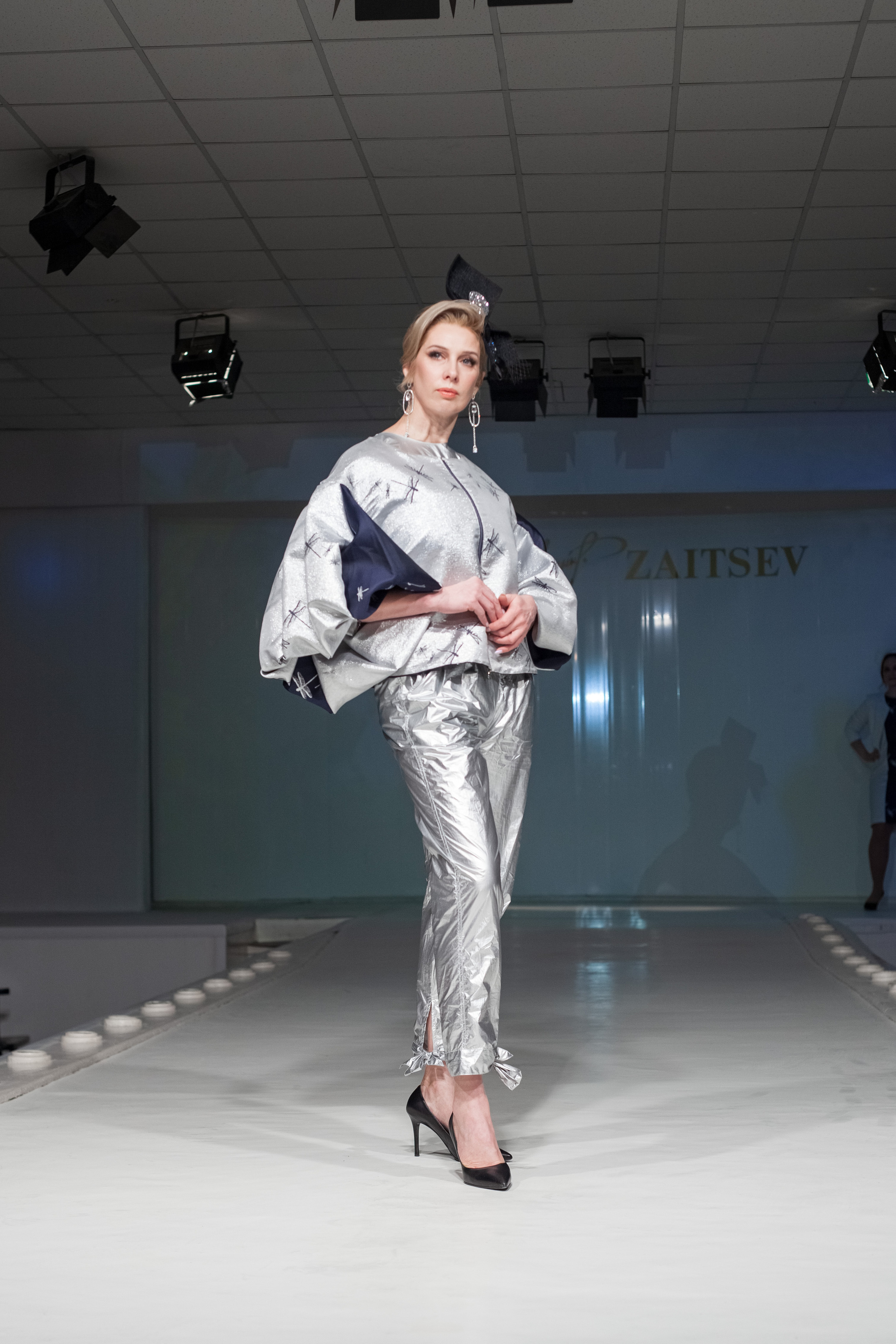 Выпускной показ моделей в Доме моды Вячеслава Зайцева