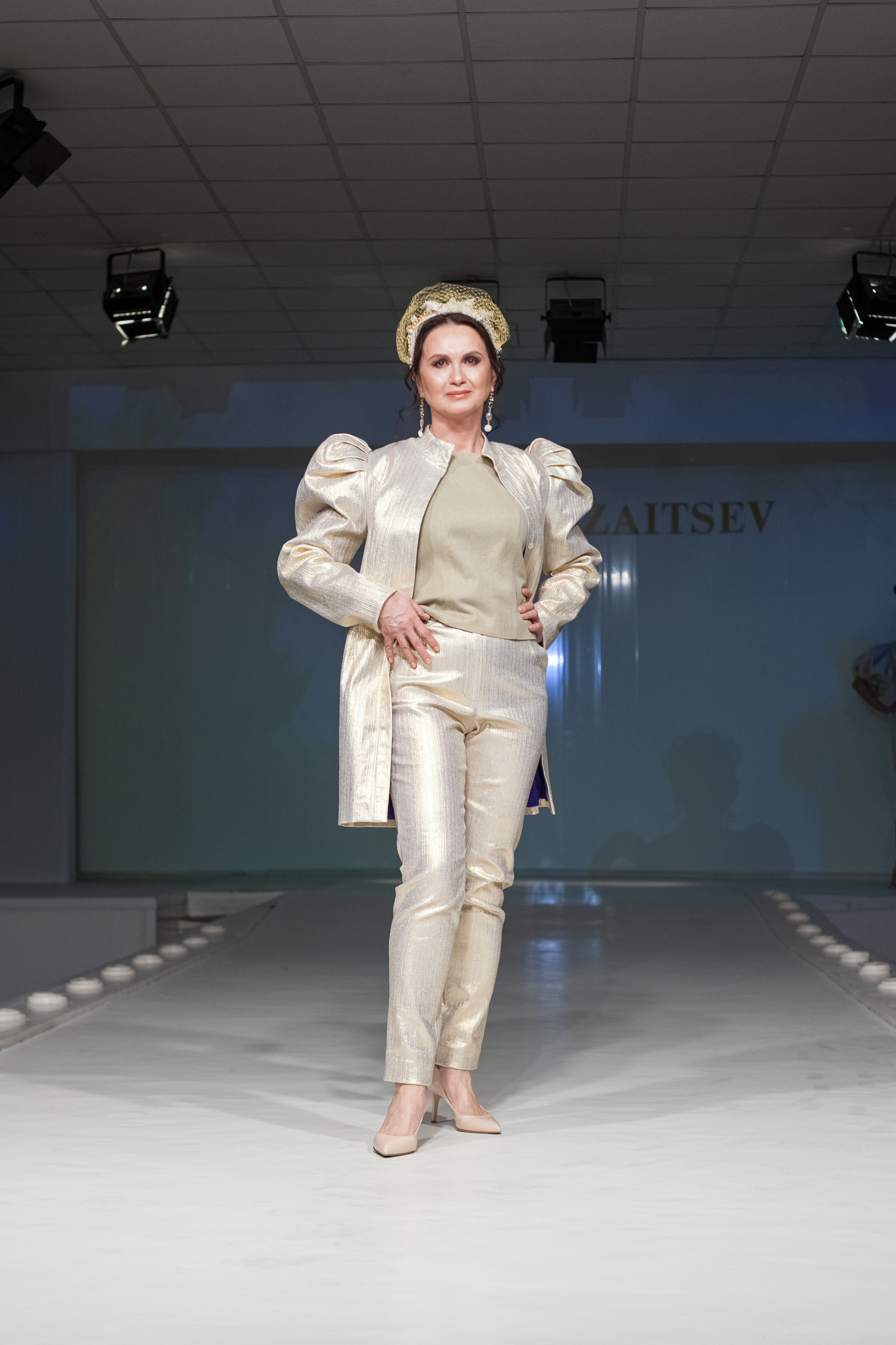 Выпускной показ моделей в Доме моды Вячеслава Зайцева