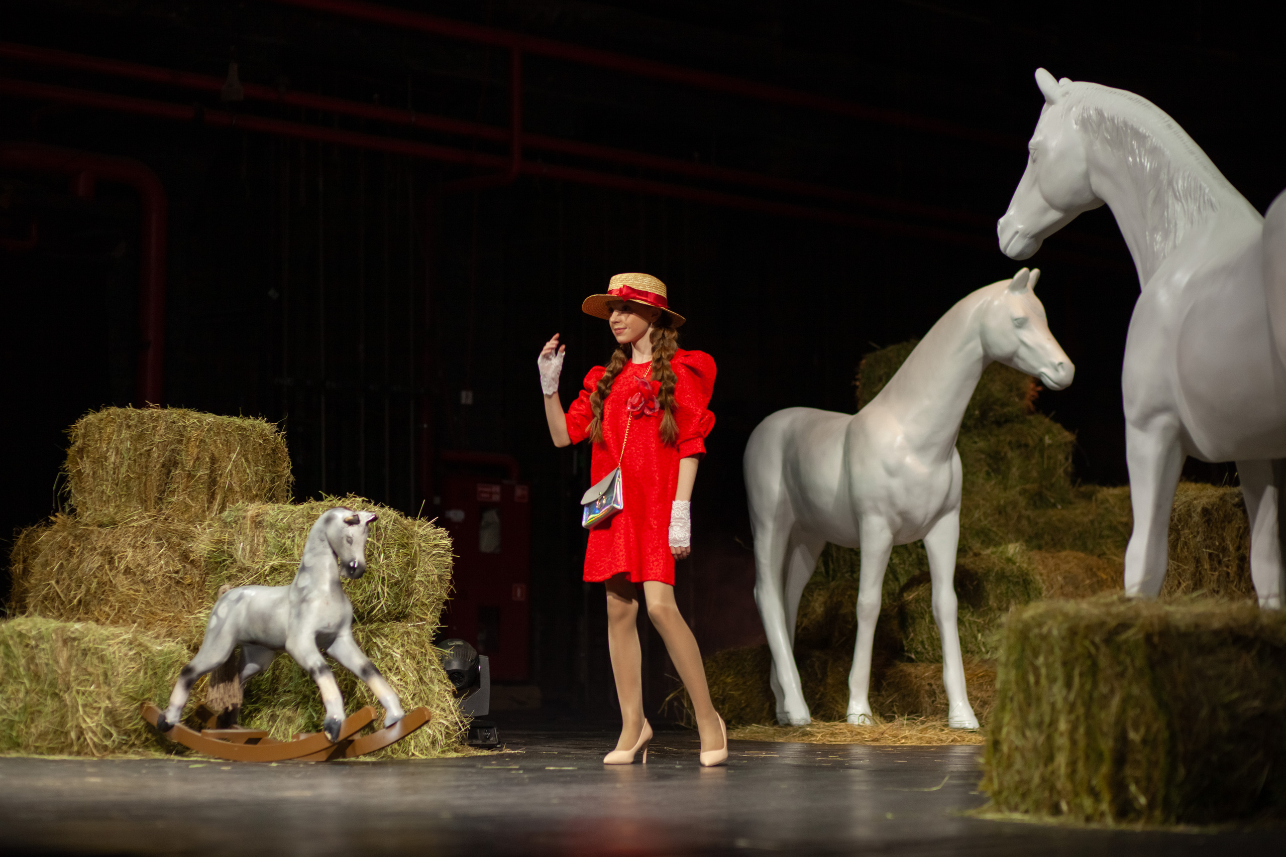 AgicFashionWeek — коллекция «Я в Париже» дизайнера Janavesna