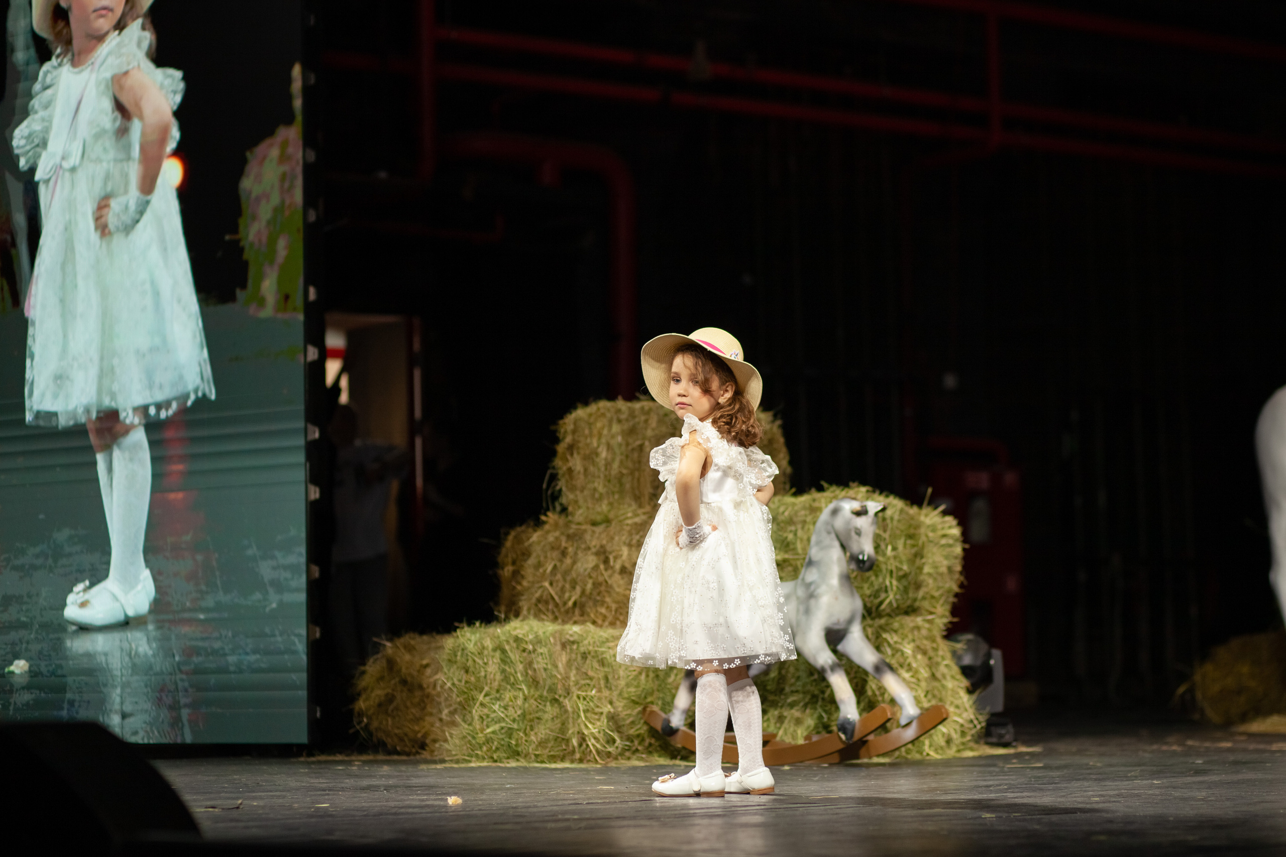 AgicFashionWeek — коллекция «Я в Париже» дизайнера Janavesna