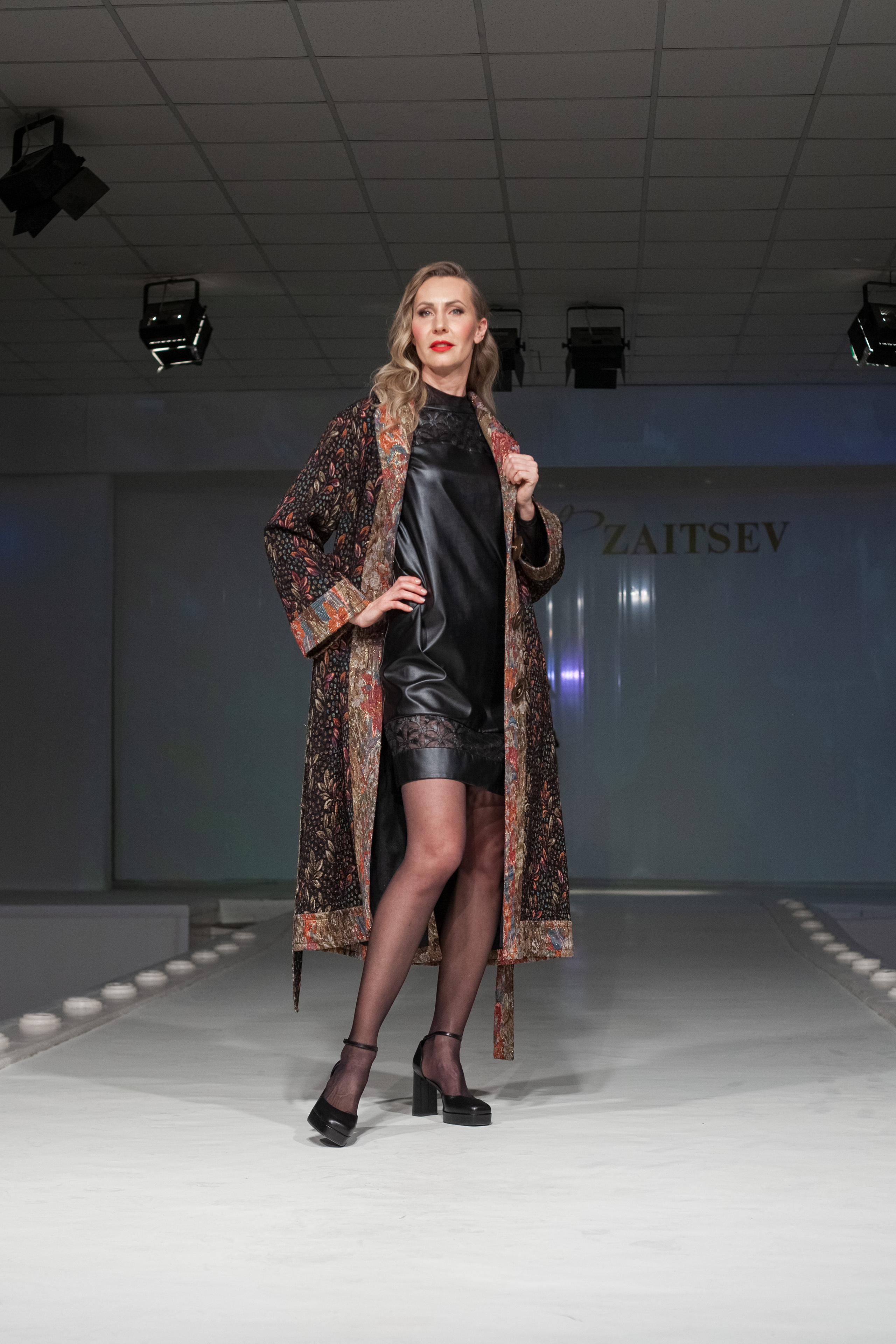 Выпускной показ моделей в Доме моды Вячеслава Зайцева