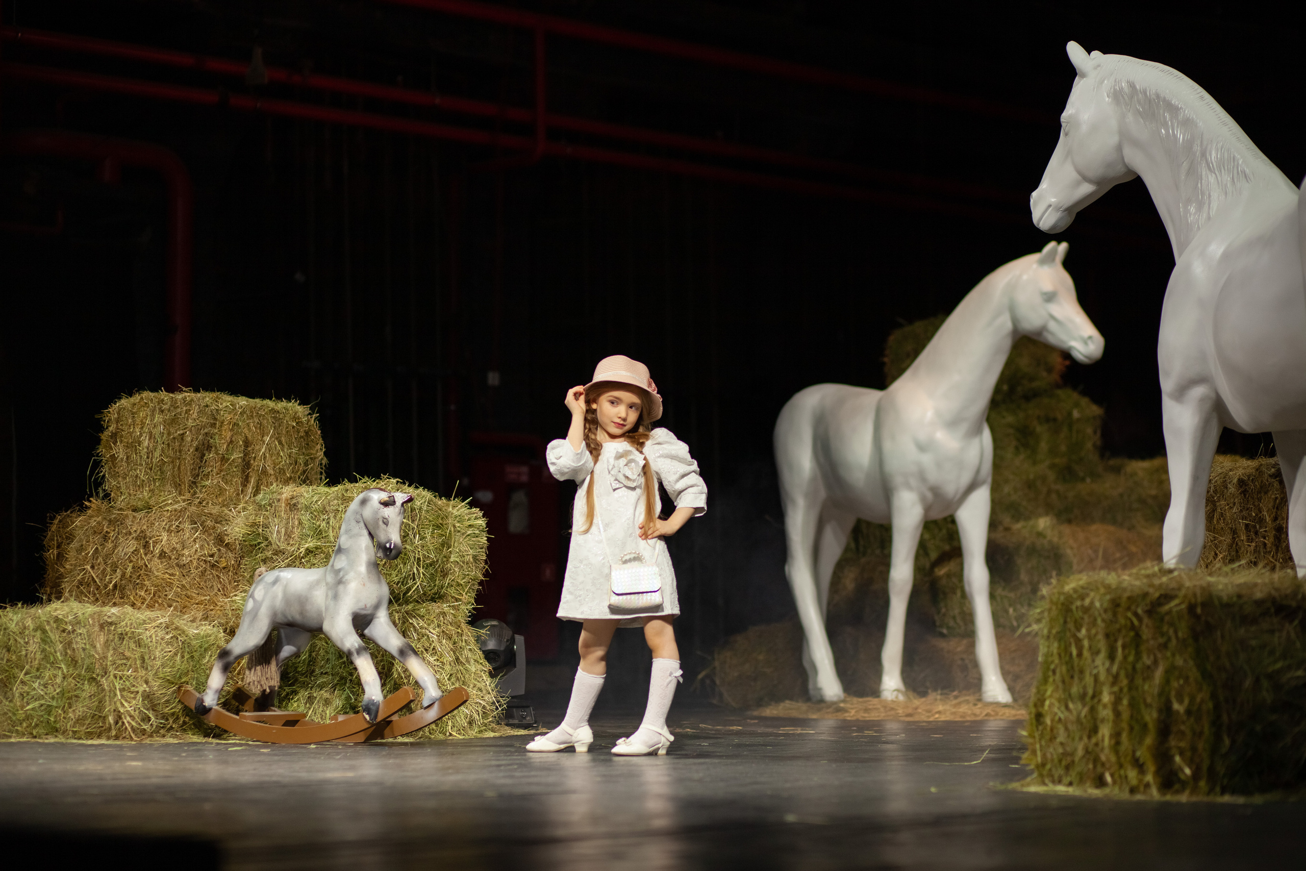 AgicFashionWeek — коллекция «Я в Париже» дизайнера Janavesna