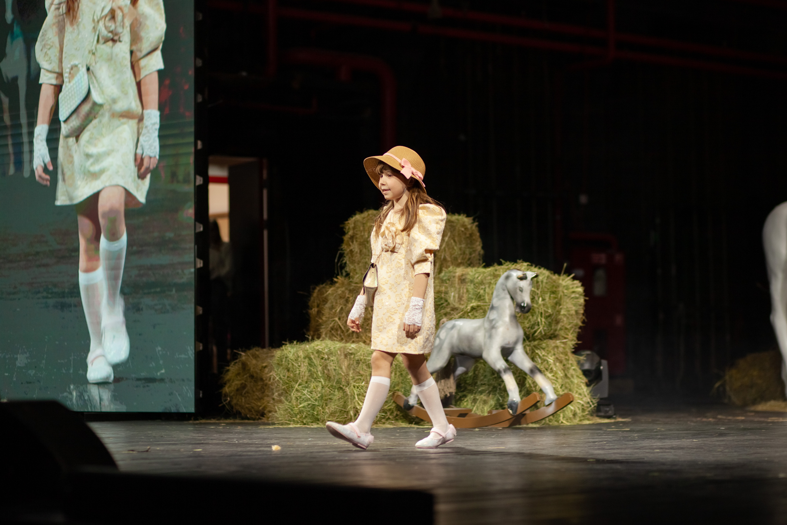 AgicFashionWeek — коллекция «Я в Париже» дизайнера Janavesna