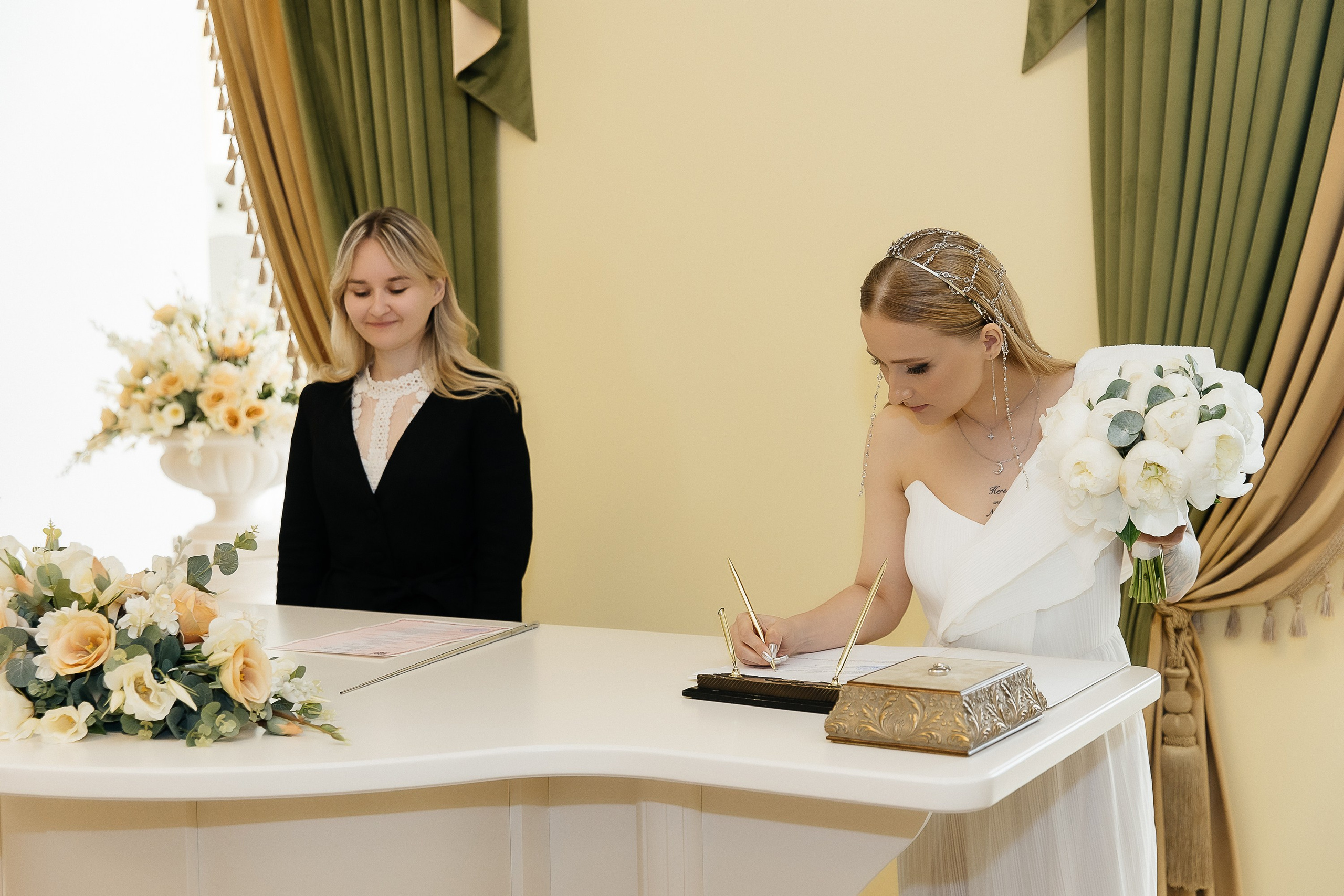 Свадьба в Краснодаре: роспись и фотосессия в парке Галицкого. Свадебный и семейный фотограф Виолетта Сидельникова. Краснодар, Россия, Беларусь, Европа