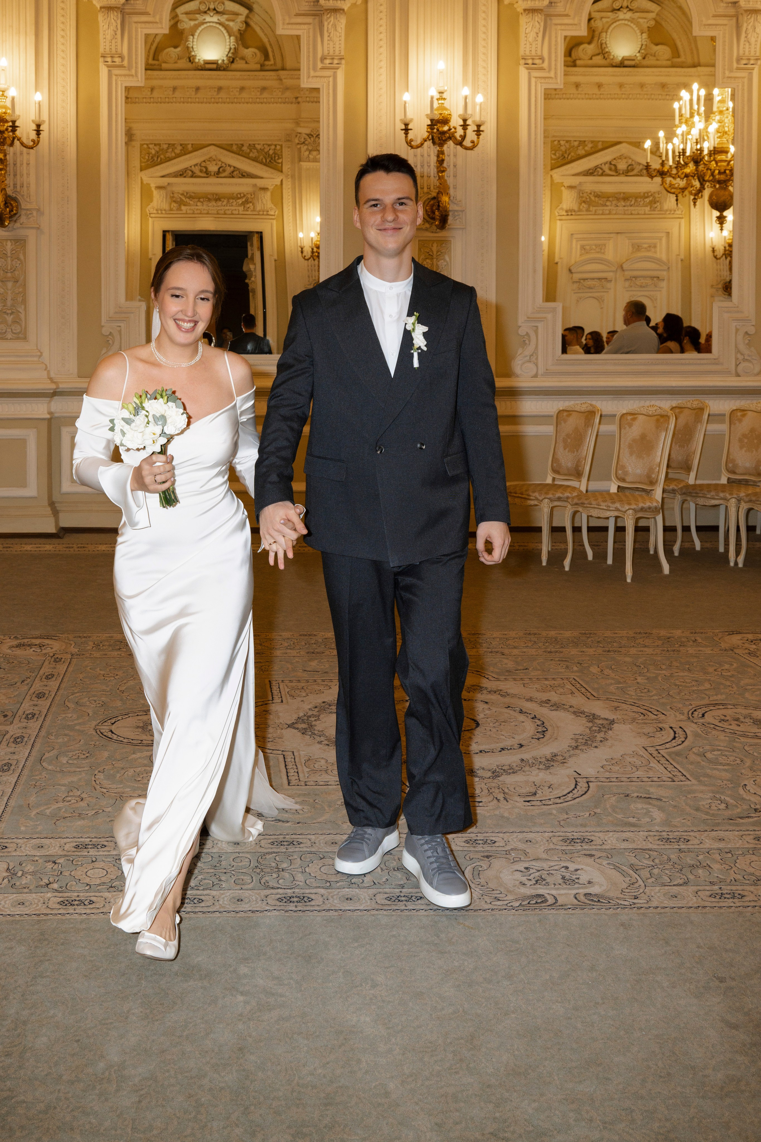 Лёня и Юля. Питер. От утра в отеле до вечеринки в ресторане на заливе. Цифра и плёнка. Свадебный фотограф Катерина Чулкова