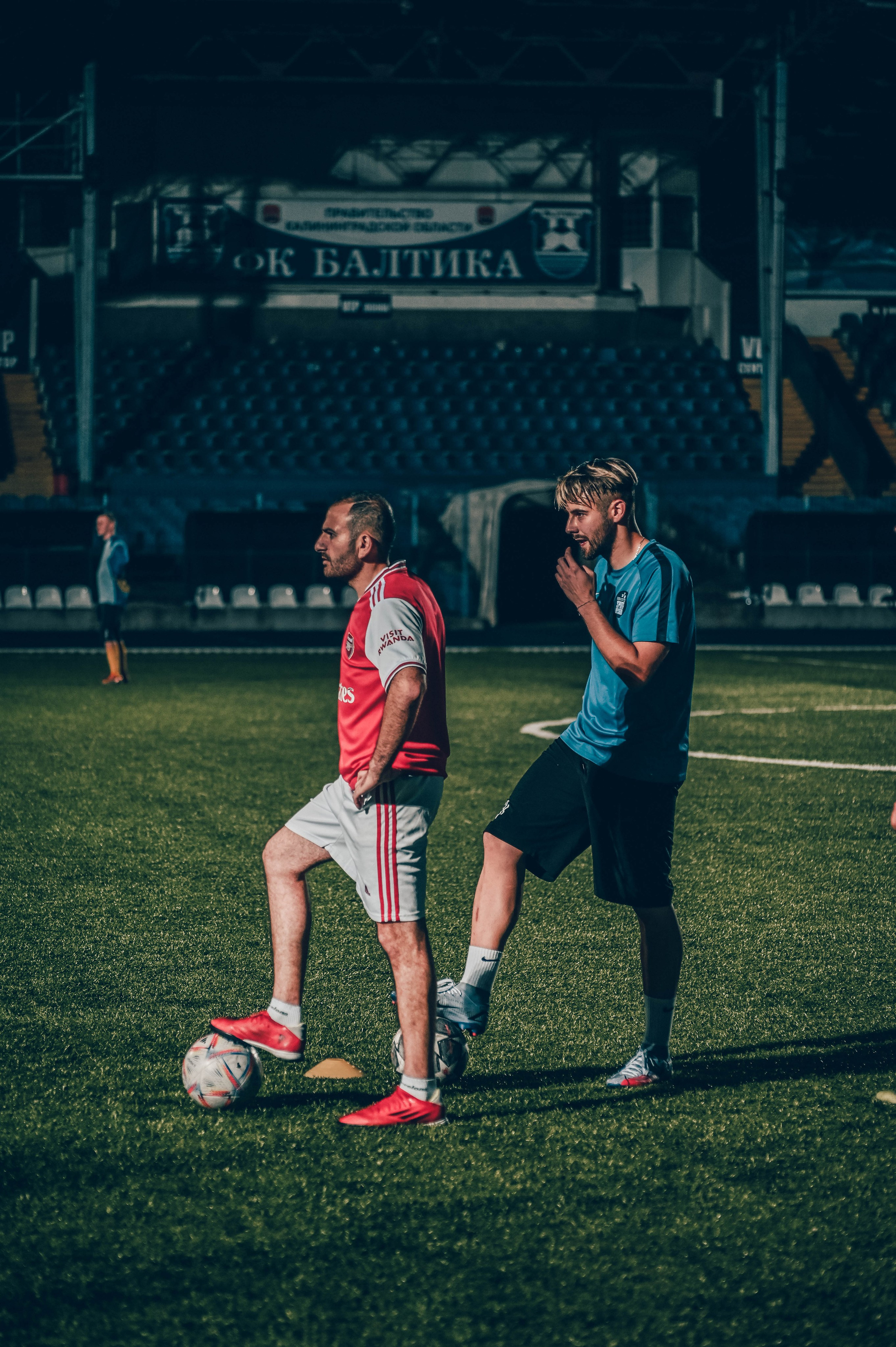 Фотосъёмка футбольной тренировки на стадионе. Фотограф Александр Орымбаев