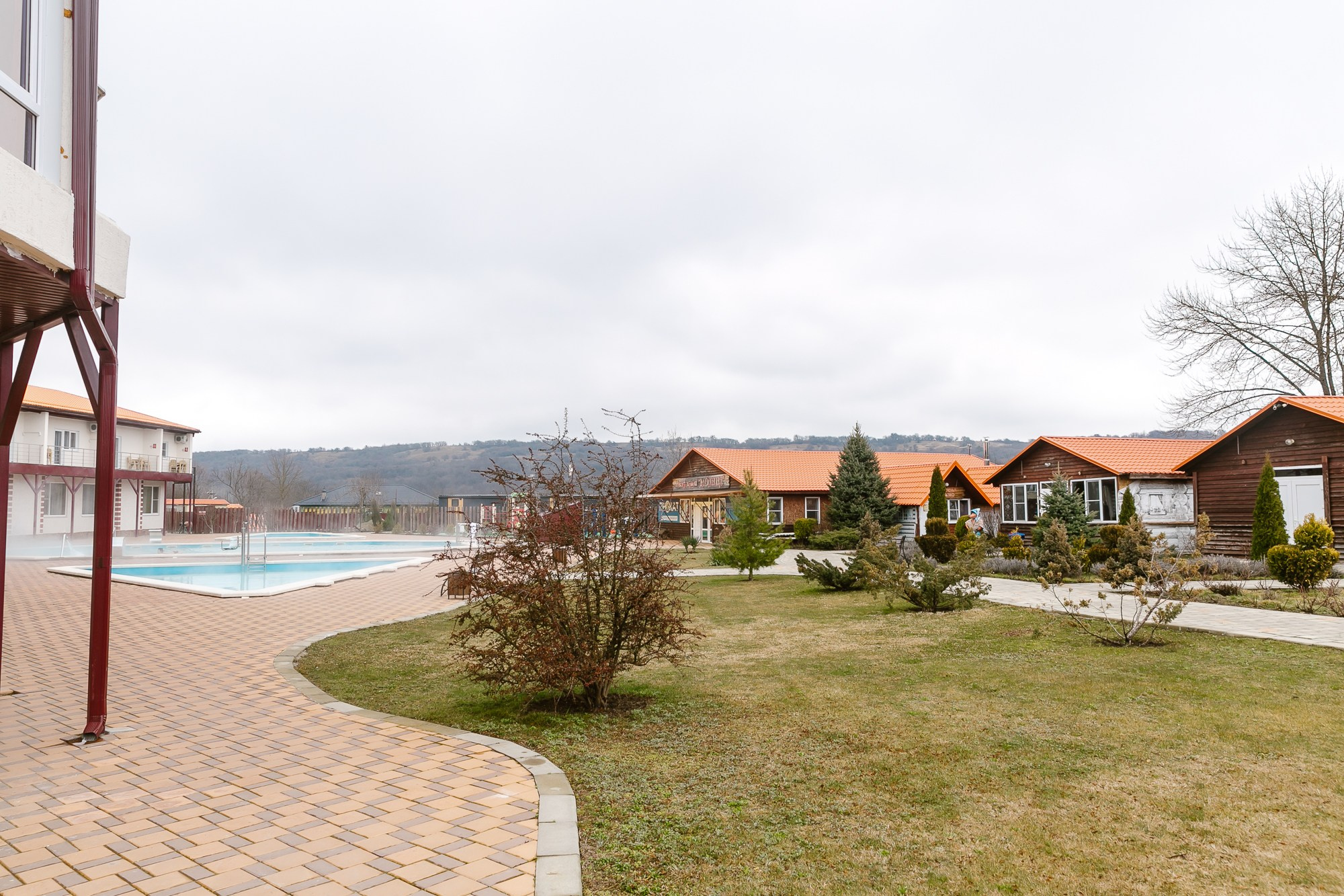 Фотографии территории термального источника март 2024 год