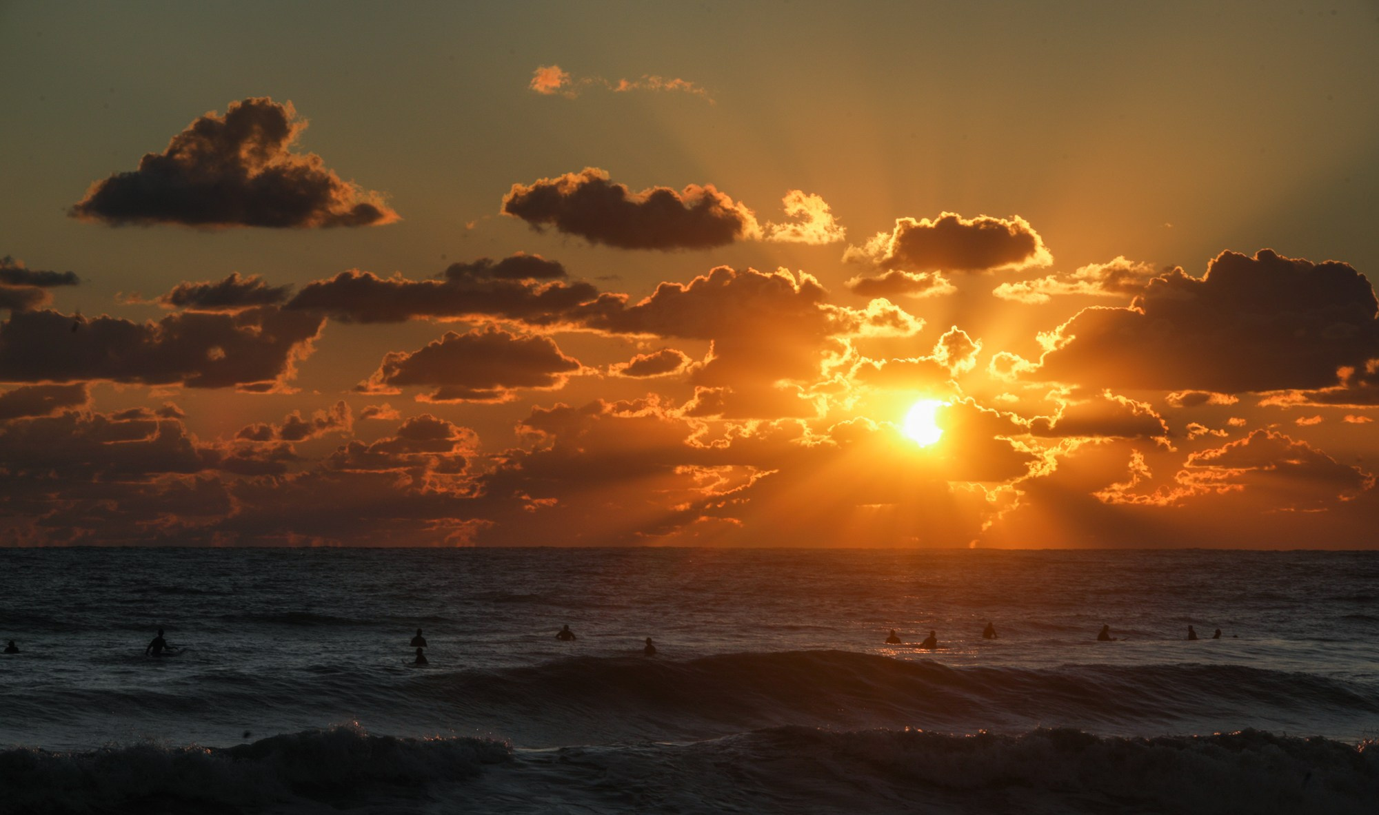 Море и серферы. Репортажный и постановочный Наталья Санникова
