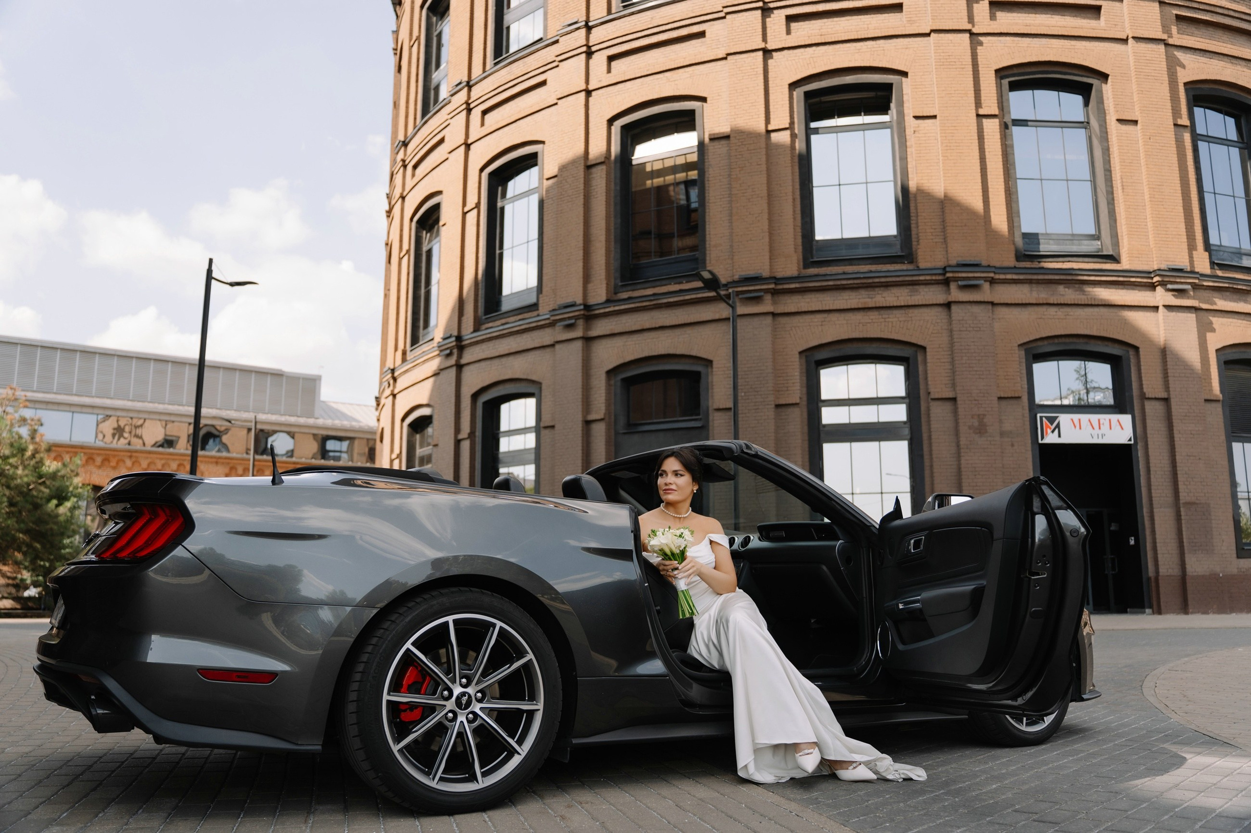 Свадебная фотосессия с кабриолетом. Свадебный и семейный фотограф в Москве Светлана Зоткина