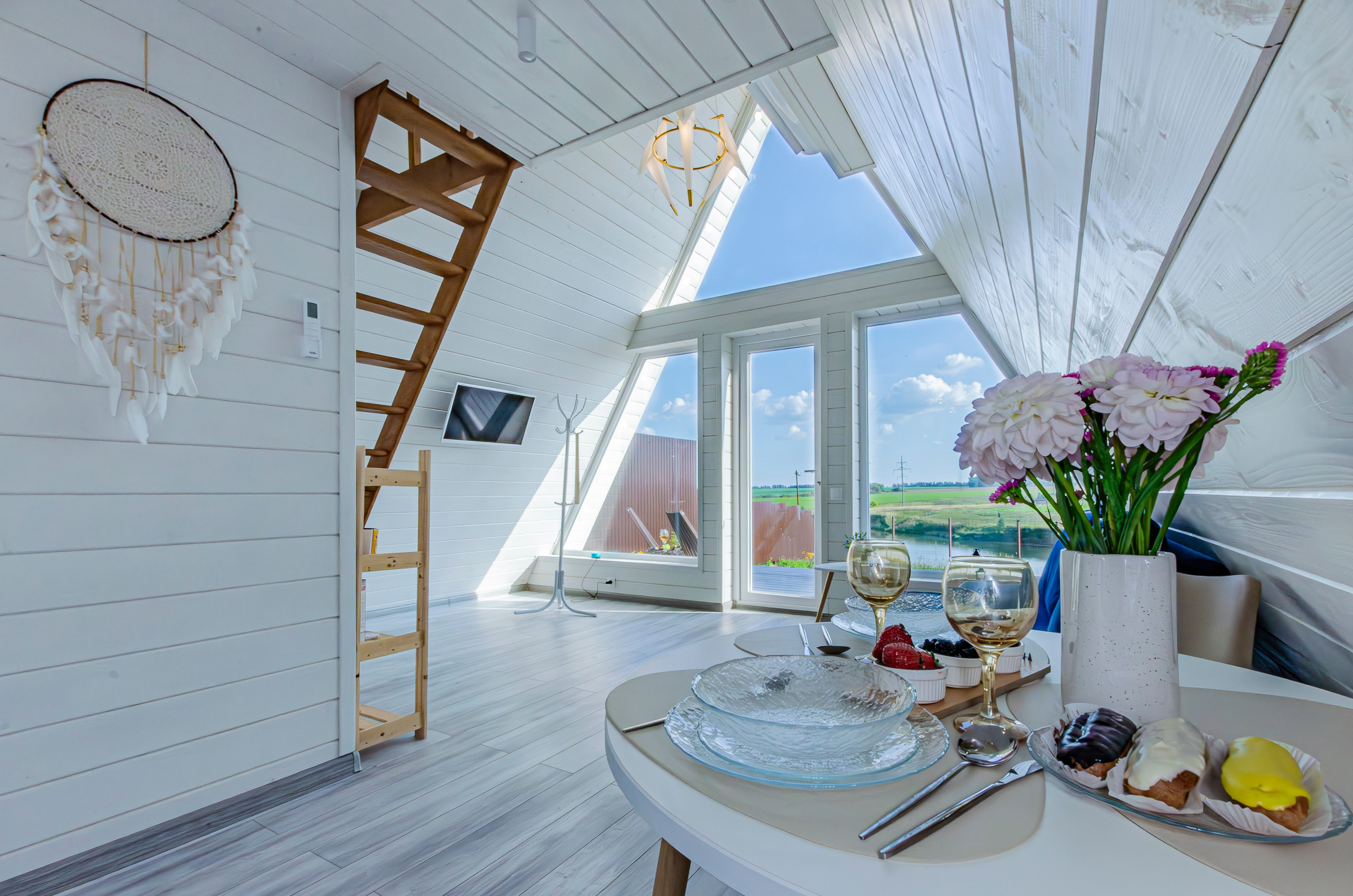 Лейк глемпинг белый. Nataliphotokzn.ru Фотограф. Казань. Интерьерная съёмка