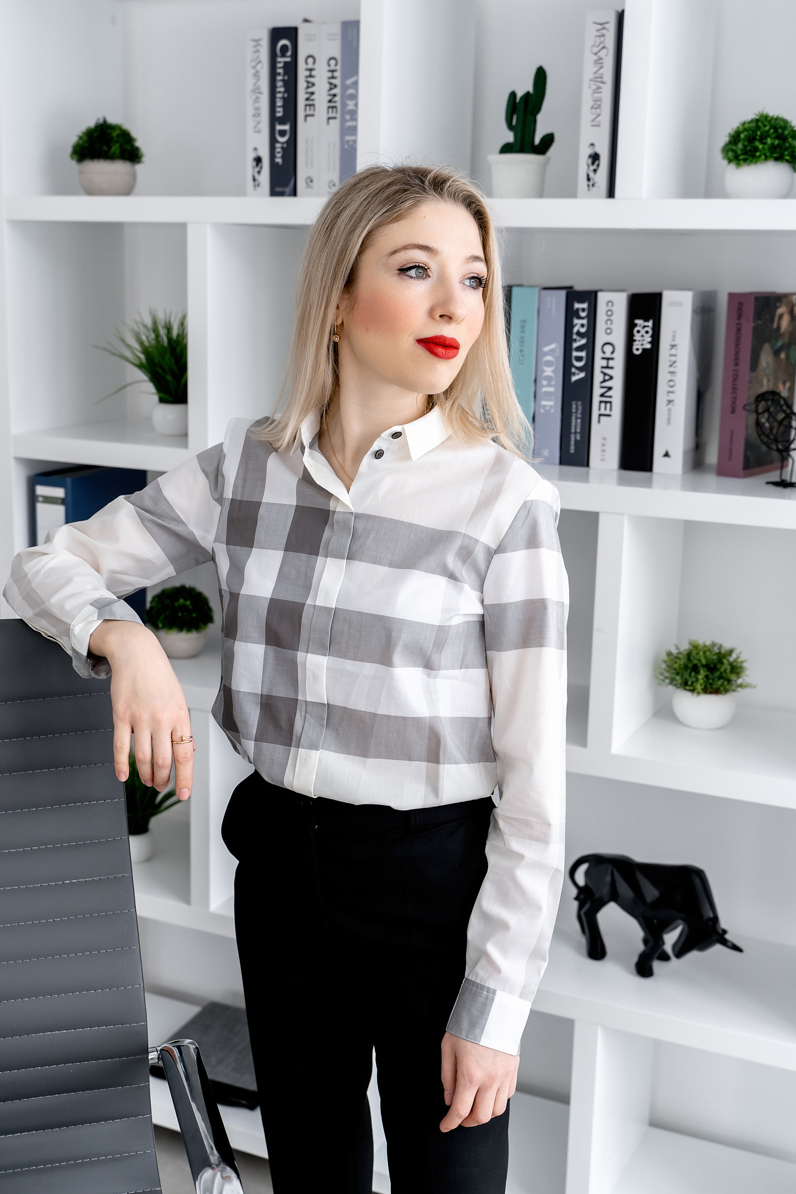 Женский фотограф в Москве и Московской области. Женская фотосессия. Женственные фотографии. Фотографии красивых женщин. Красивая стильная женская фотосессия. Контент-фотосессия. Визуал для блога.