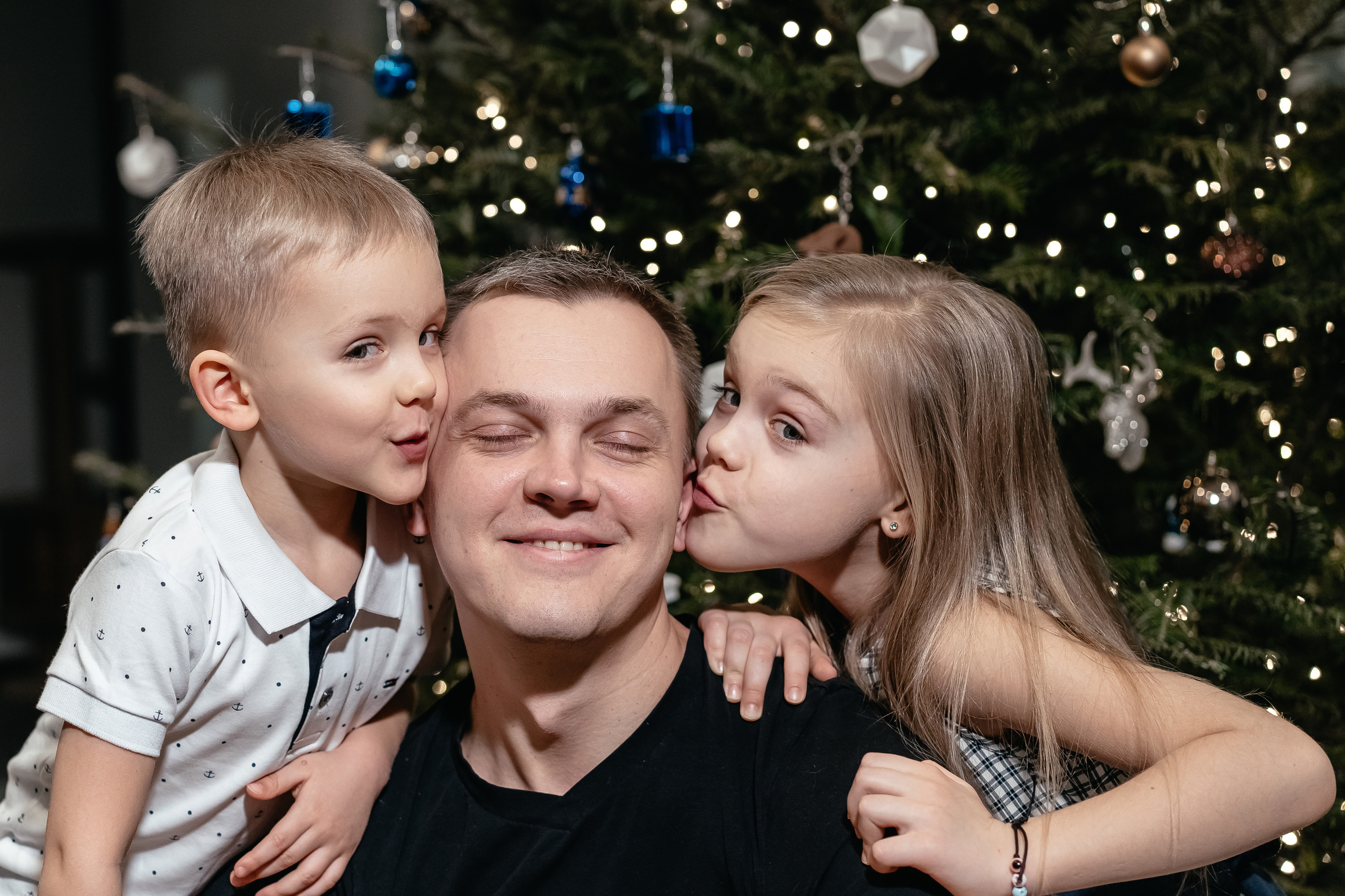 Домашняя семейная фотосессия в Москве, Домодедово, Видное, Бутово, Щербинка. Семейный фотограф Москва и Московская область. Семейная фотосессия на природе. Фотосессия детского праздника. Фотосессия юбилея. Фотосессия в день рождения. Фотограф на годик ребенку. Детский фотограф. Фоторепортаж семейного праздника. Детский фотограф Москва.