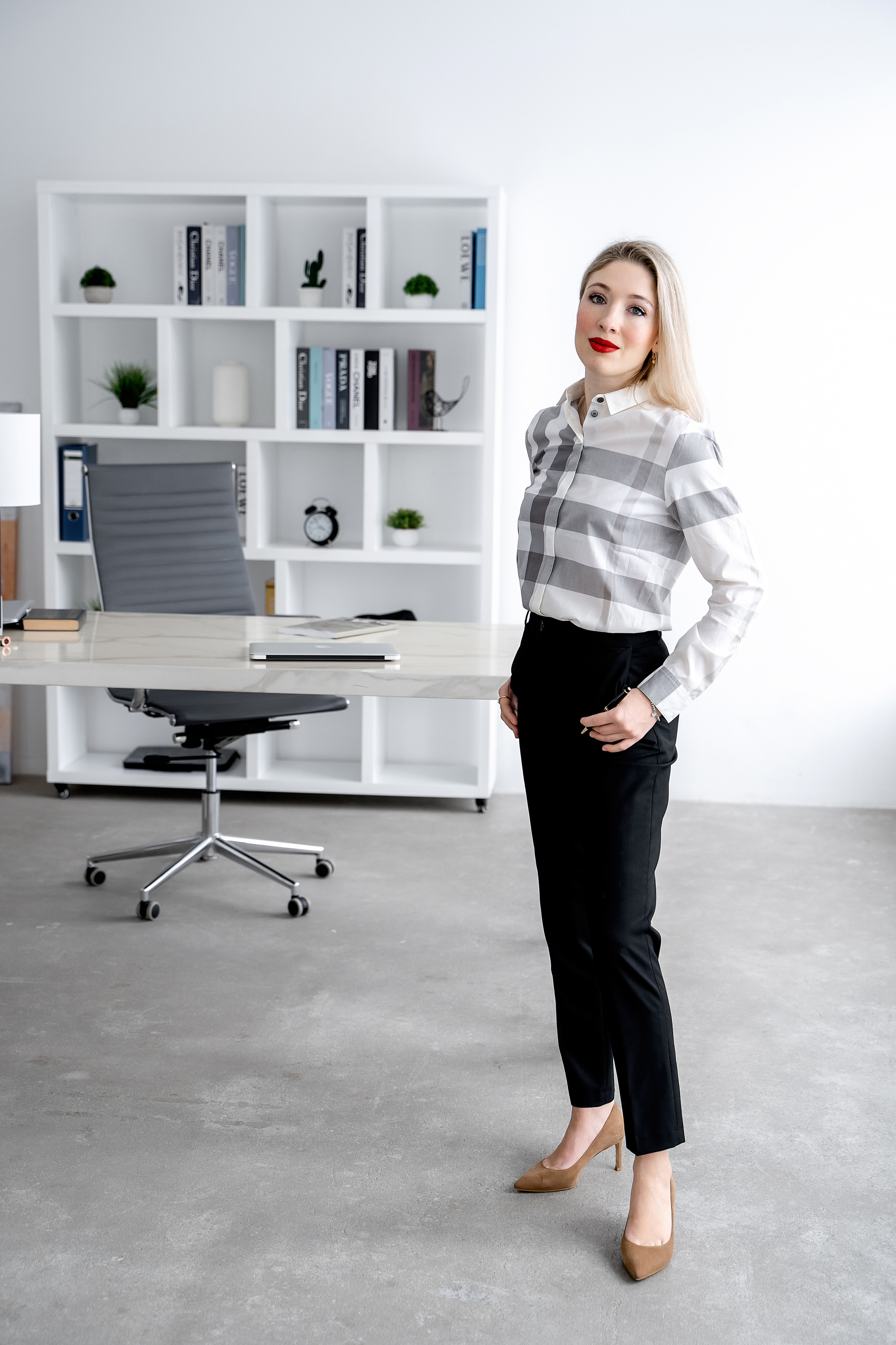 Женский фотограф в Москве и Московской области. Женская фотосессия. Женственные фотографии. Фотографии красивых женщин. Красивая стильная женская фотосессия. Контент-фотосессия. Визуал для блога.