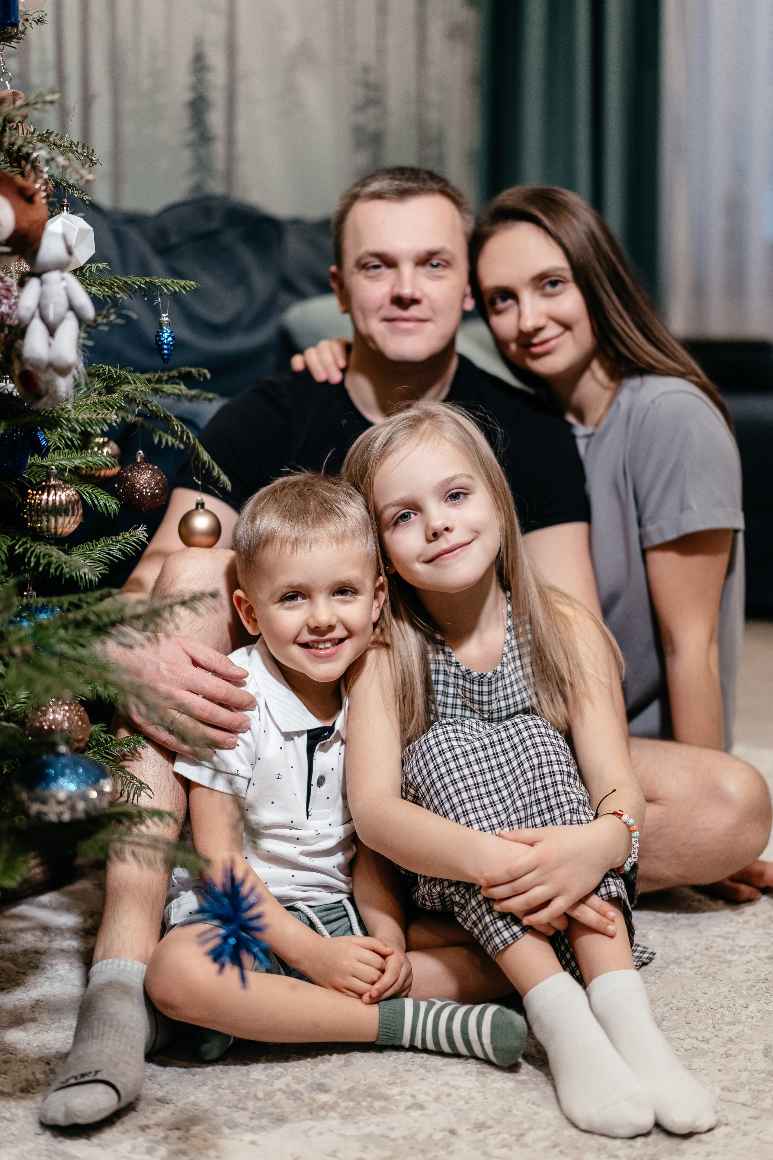 Домашняя семейная фотосессия в Москве, Домодедово, Видное, Бутово, Щербинка. Семейный фотограф Москва и Московская область. Семейная фотосессия на природе. Фотосессия детского праздника. Фотосессия юбилея. Фотосессия в день рождения. Фотограф на годик ребенку. Детский фотограф. Фоторепортаж семейного праздника. Детский фотограф Москва.