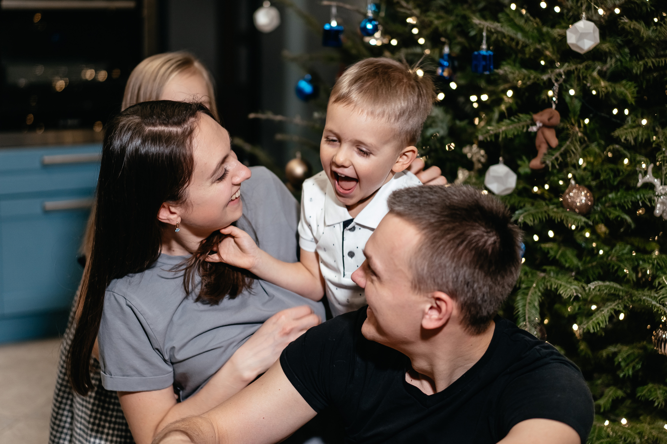 Домашняя семейная фотосессия в Москве, Домодедово, Видное, Бутово, Щербинка. Семейный фотограф Москва и Московская область. Семейная фотосессия на природе. Фотосессия детского праздника. Фотосессия юбилея. Фотосессия в день рождения. Фотограф на годик ребенку. Детский фотограф. Фоторепортаж семейного праздника. Детский фотограф Москва.