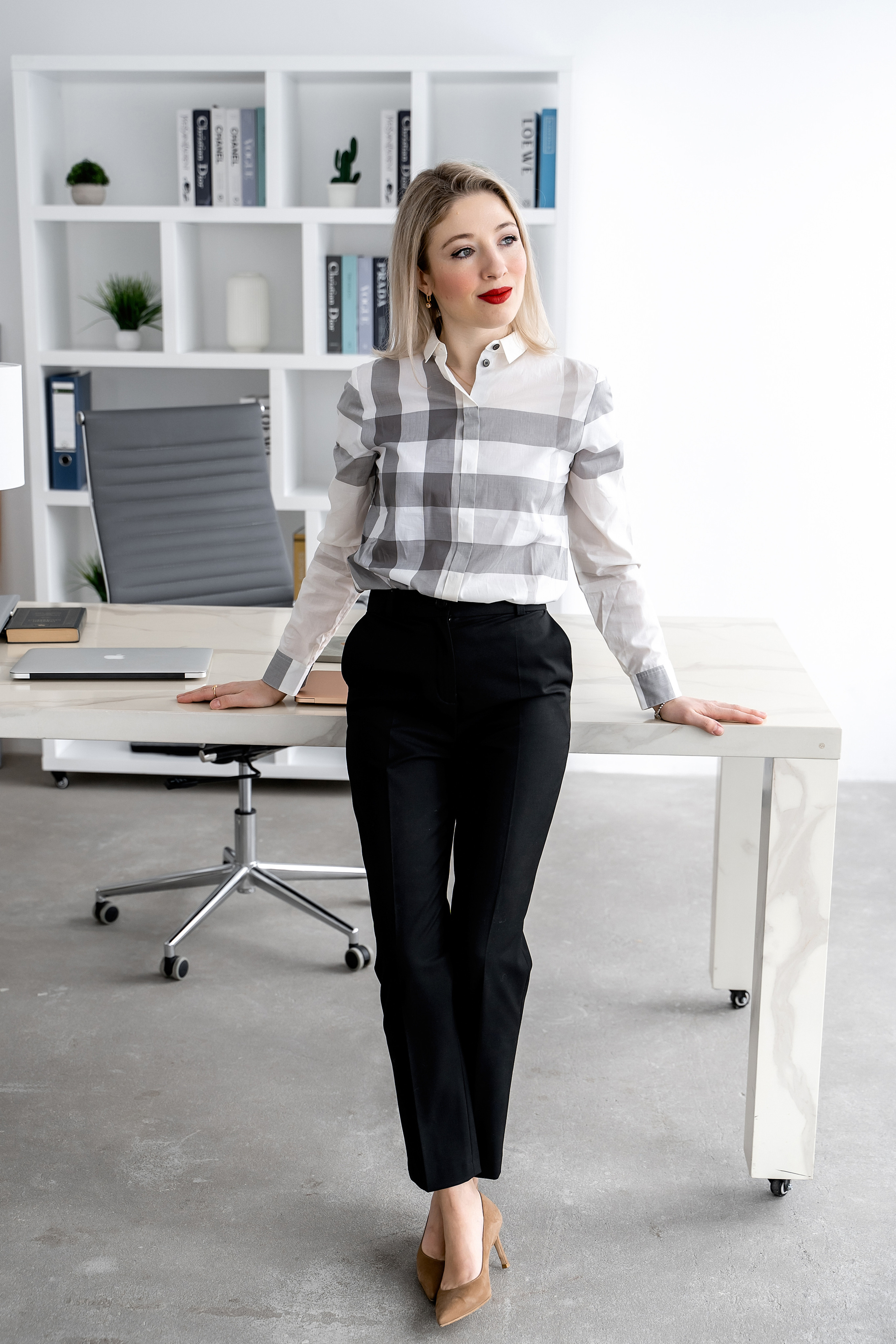 Женский фотограф в Москве и Московской области. Женская фотосессия. Женственные фотографии. Фотографии красивых женщин. Красивая стильная женская фотосессия. Контент-фотосессия. Визуал для блога.