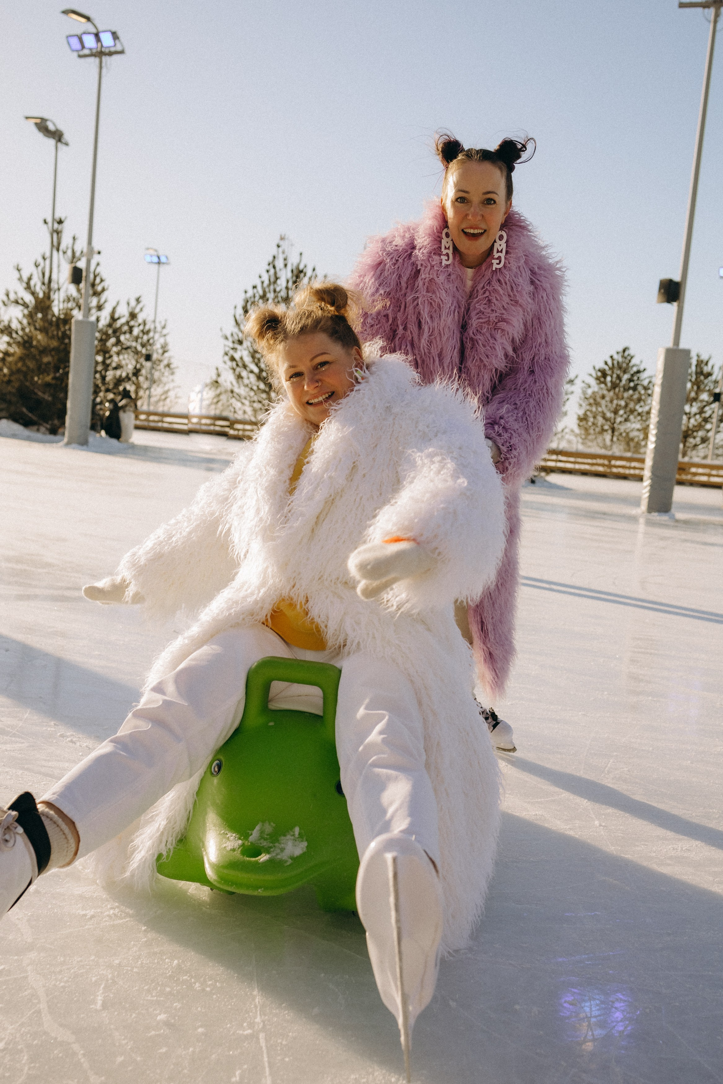 Катя, Арина. Главная