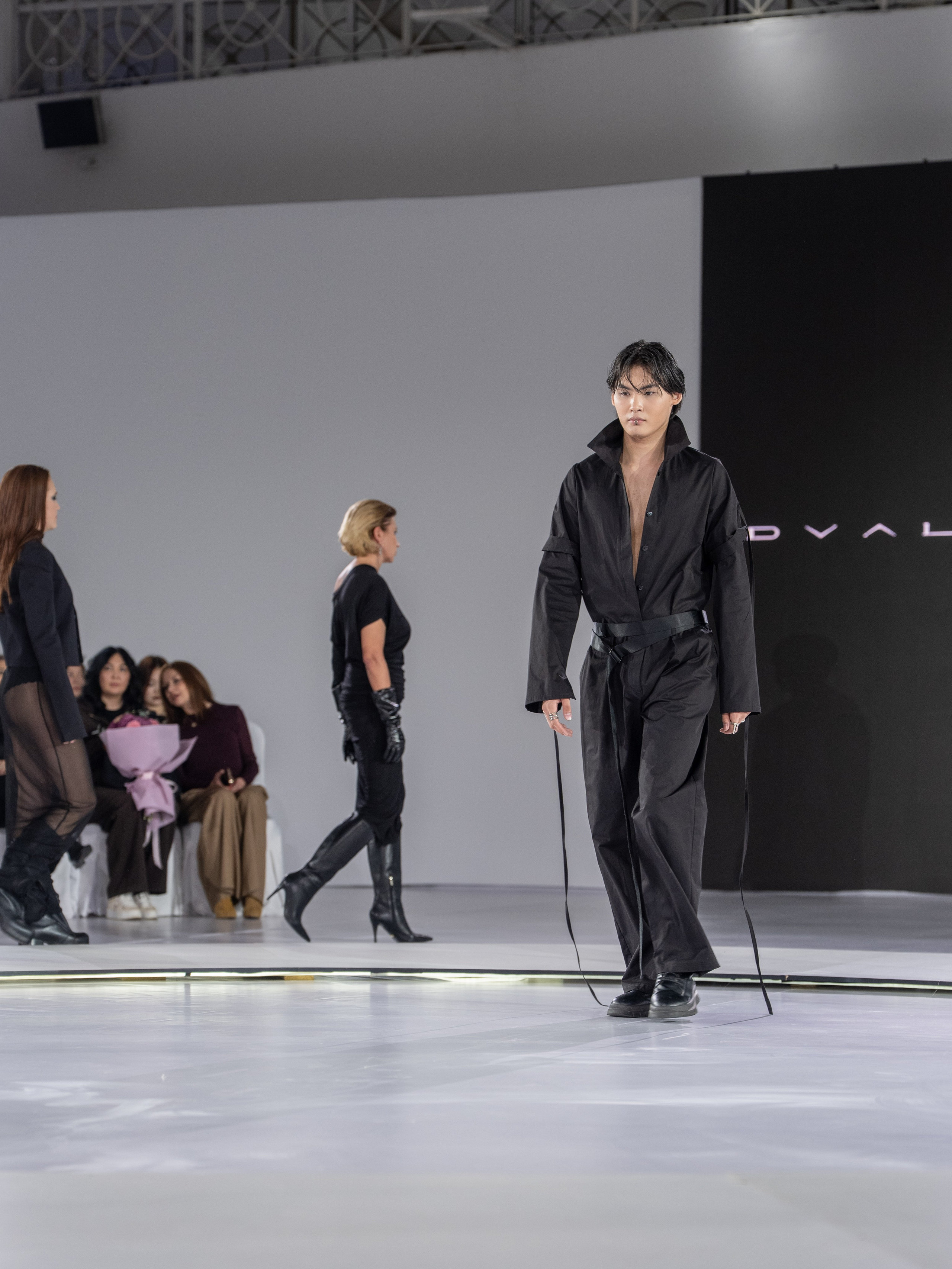 Дизайн DVALI. Сайт Алматинского НЮ АРТ, будуар и фэшн фотографа Дениса Карпенко