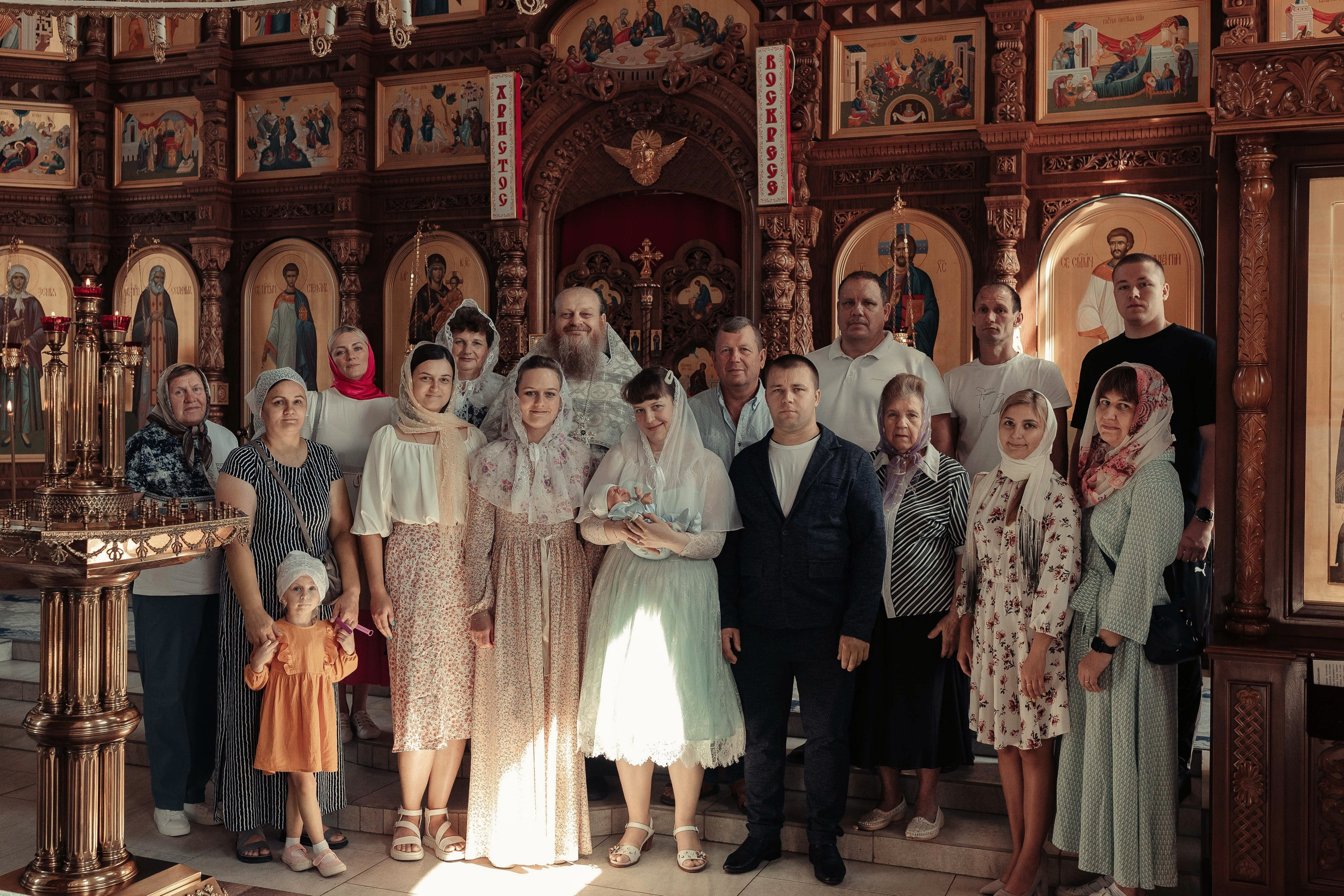 Фото съемка таинства крещения в храме Нижнего Новгорода. Алексей Шаров — свадебный и репортажный фотограф в Нижнем Новгороде