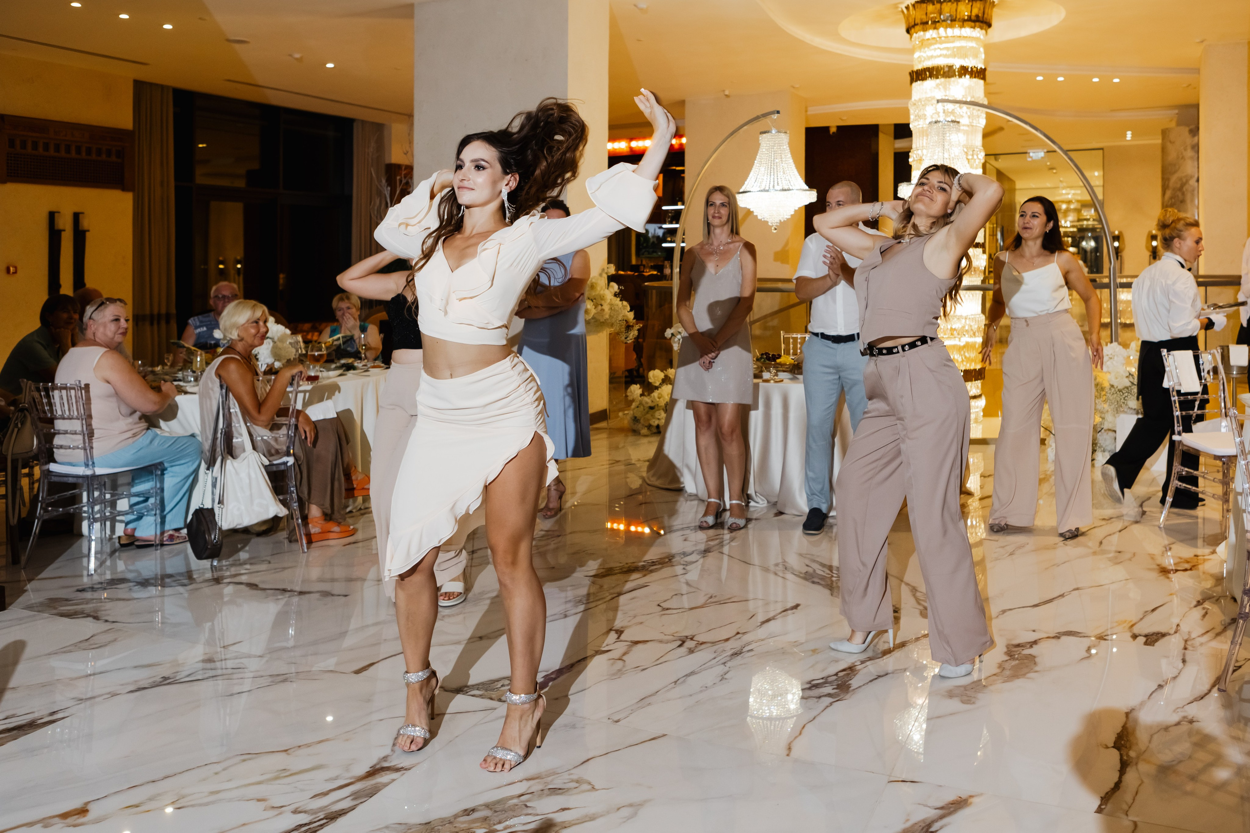 Свадьба Артёма и Юли в отеле Luciano Foros в Крыму. Свадебный фотограф, фотосъемка в Крыму, Севастополе, Симферополе, Ялте