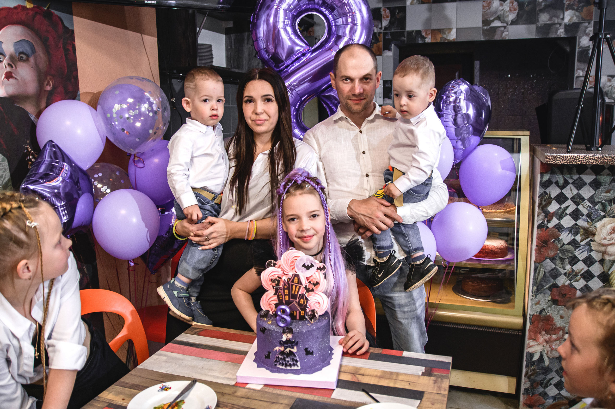 День Рождения в стиле Венсдей, кафе Алиса, Озёрный. Фотограф/Тортодел Семёнова Анастасия