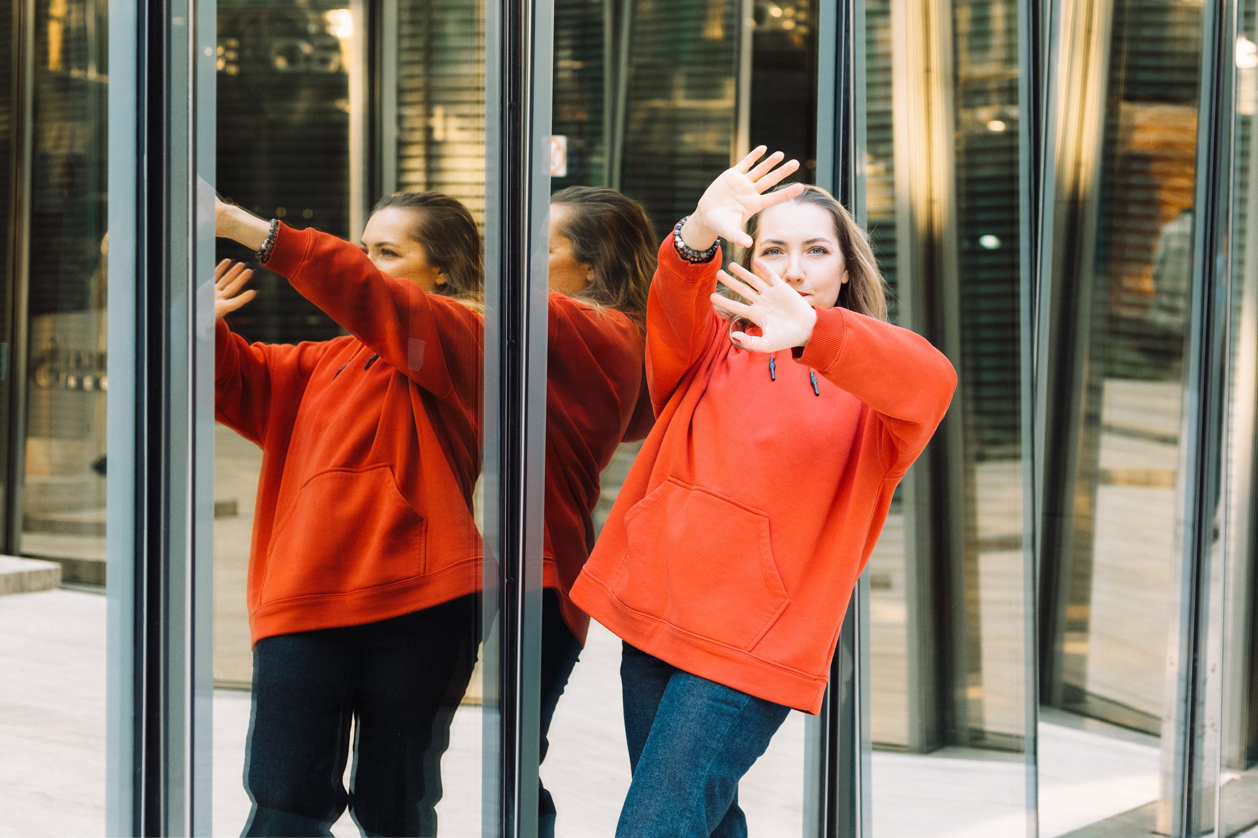 Наташа в Зазеркалье. Зеркальный дворик. Портфолио