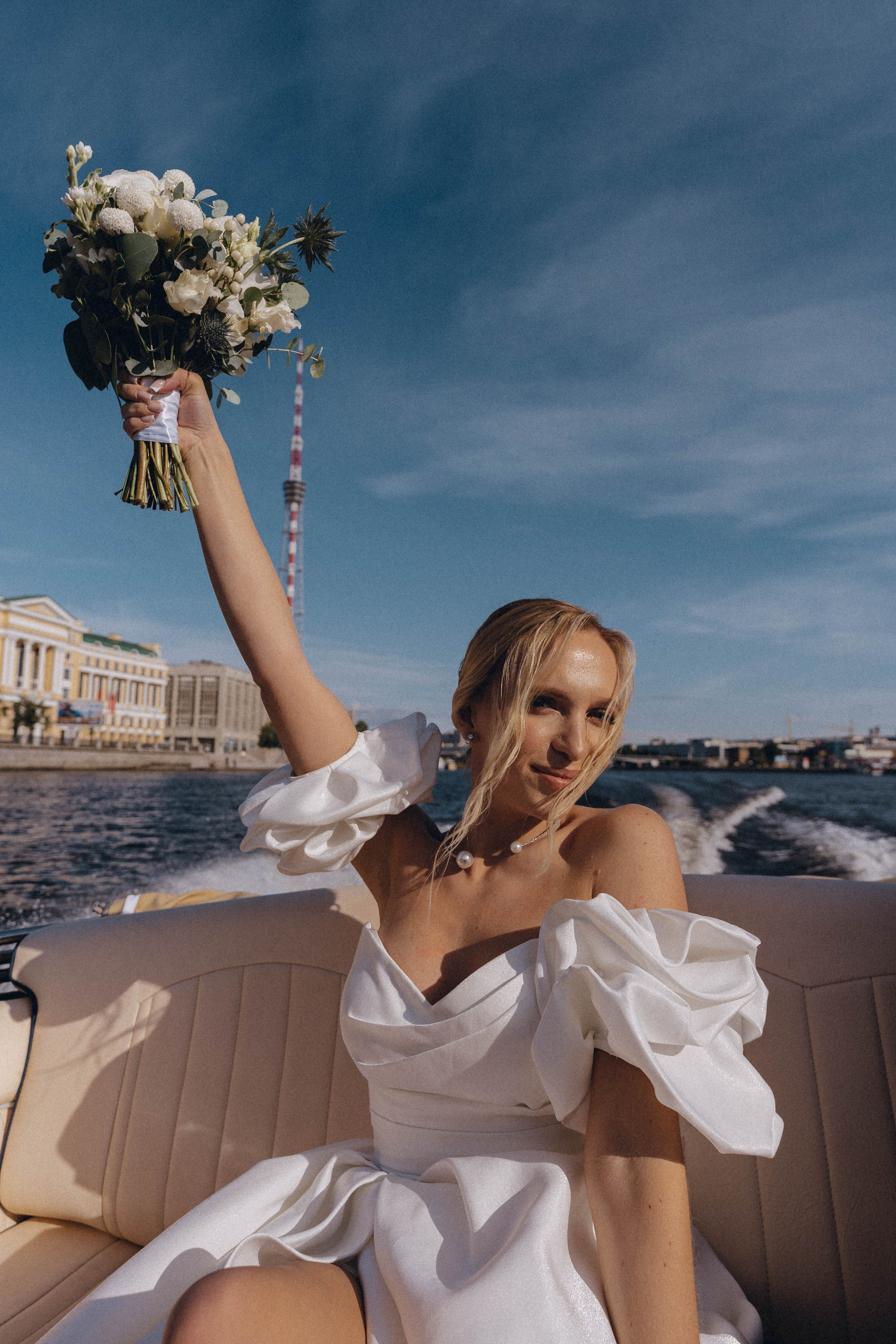 СВАДЕНБНАЯ СЬЕМКА НА КАТЕРЕ ПО КАНАЛАМ САНКТ-ПЕТЕРБУРГА И В АКВАТОРИИ НЕВЫ. Профессиональный фотограф, Санкт-Петербург — Виктория Богомолова