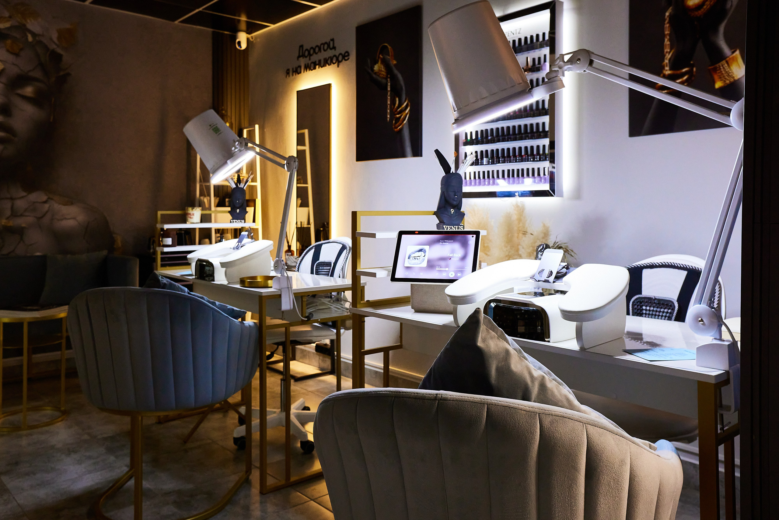 Gold Luxe Mani. Фотограф Анастасия Леонтьева Санкт-Петербург