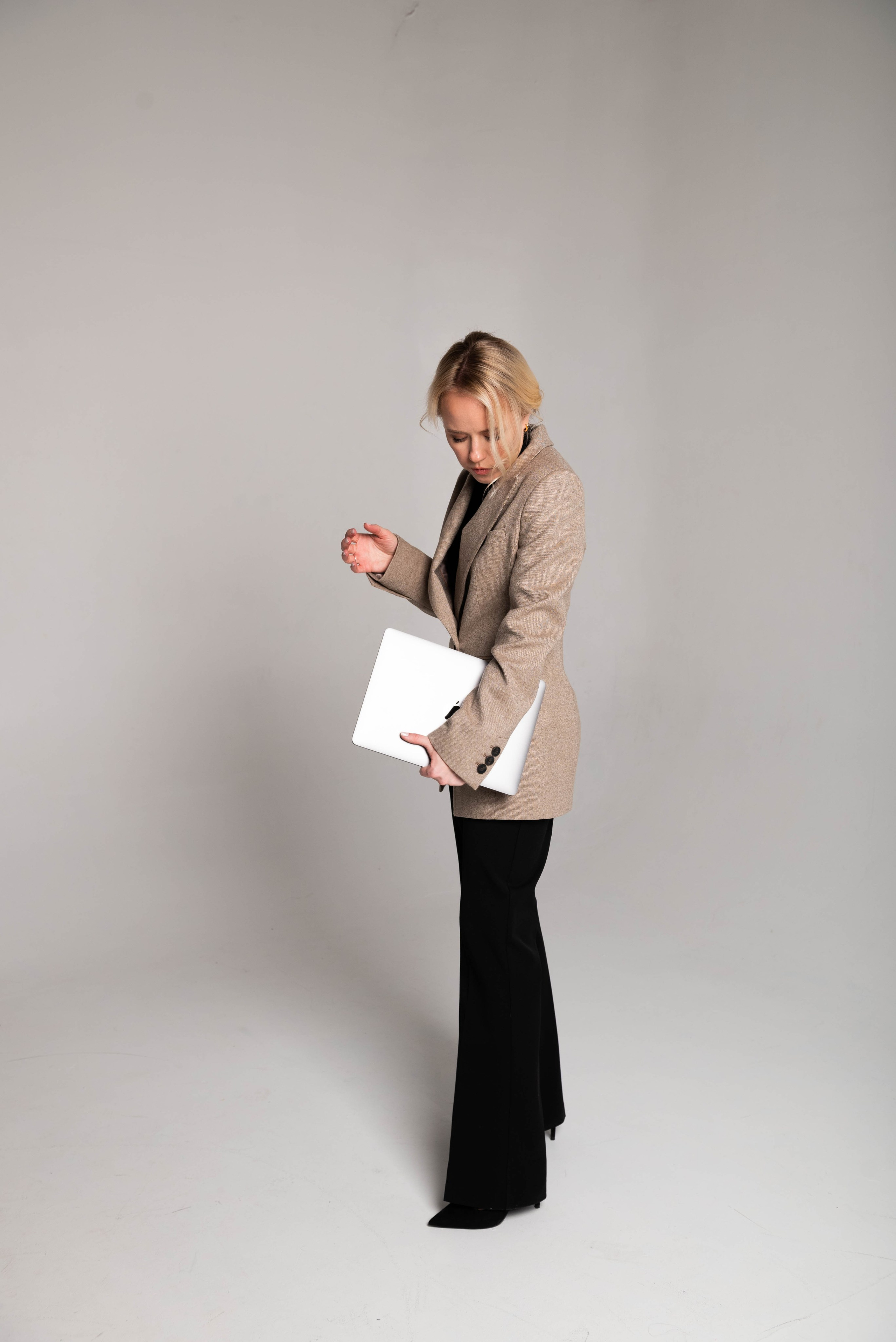 Полина Возиян (съемка для блога юриста @ation.law). Фотограф Москва Настя Профотовна. Репортажные, свадебные и контент фотосессии