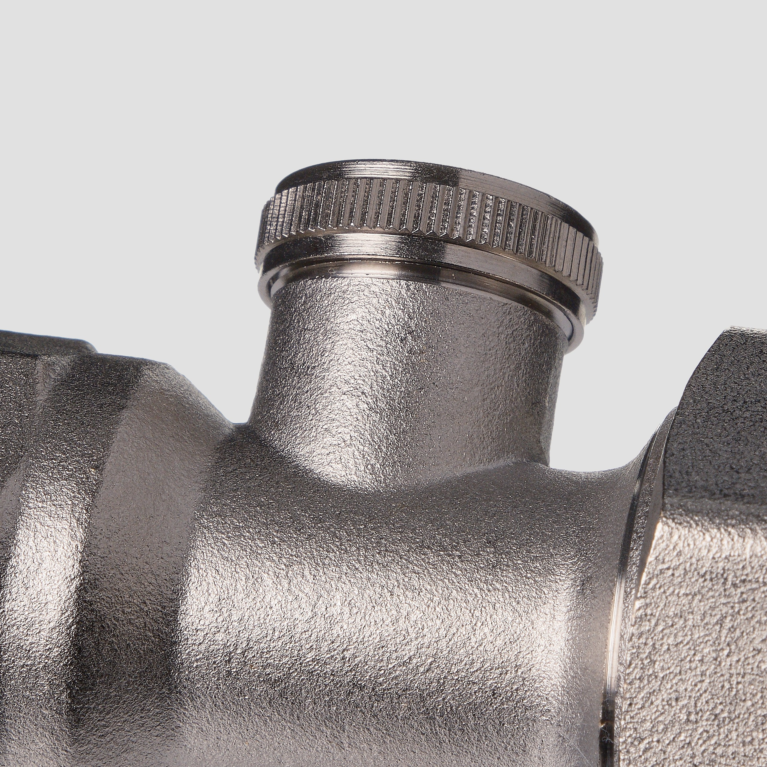 Предметные фотографии регуляторов и нагревателей для отопительных приборов