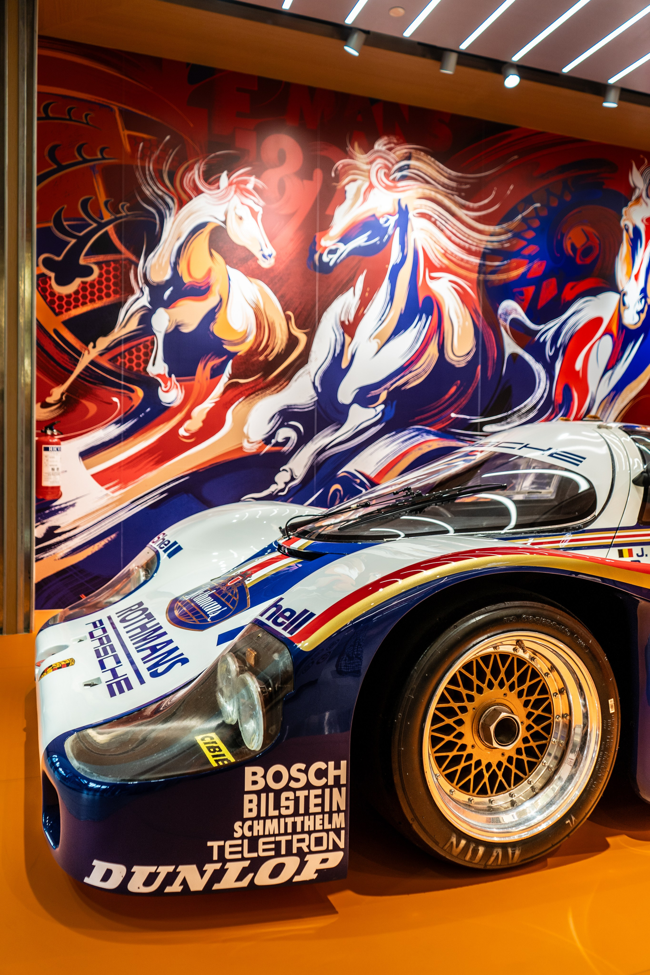 Шоурум Porsche. Главная