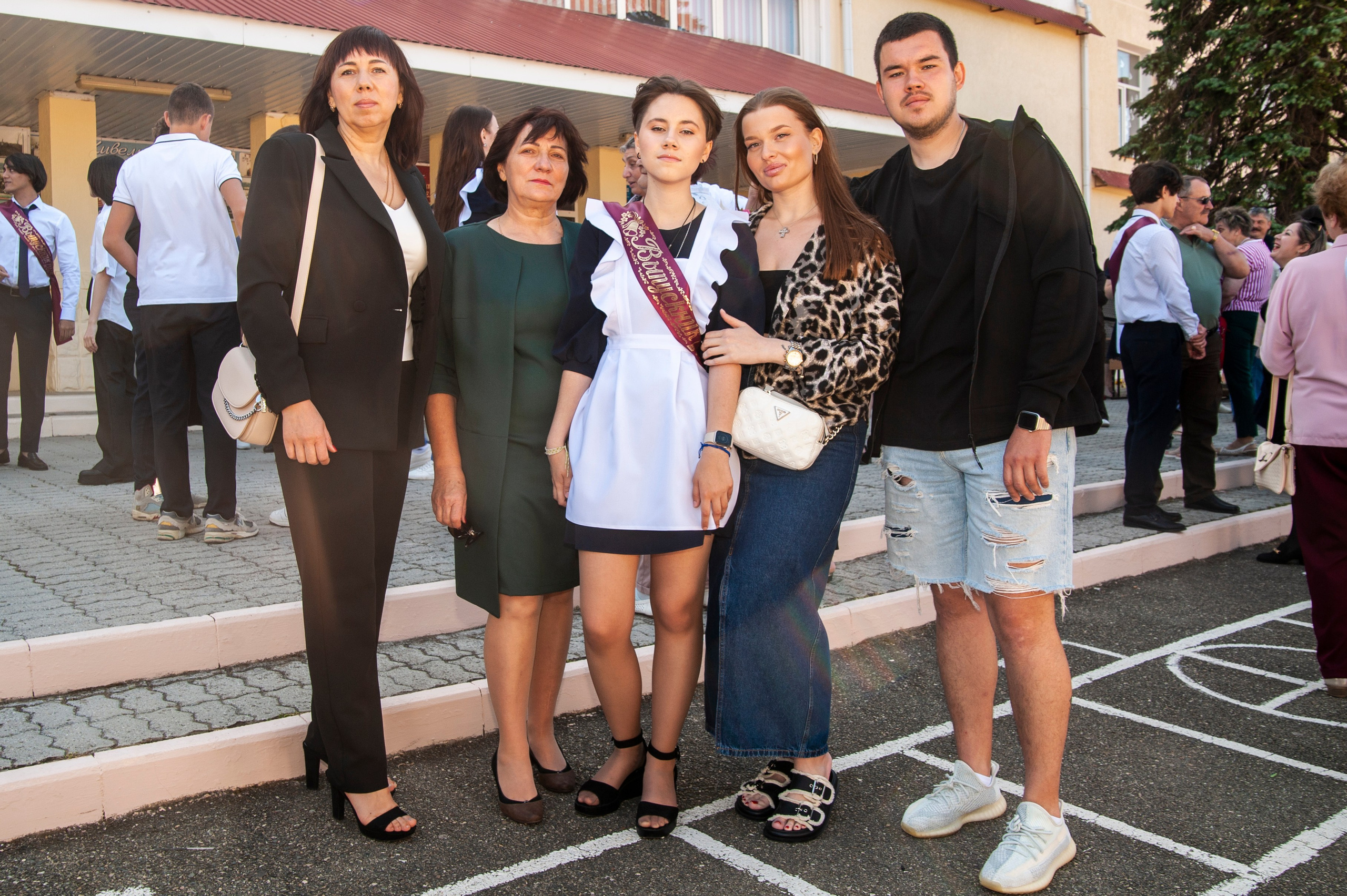 Последний Звонок МАОУ СОШ № 17 им. Эдуарда Есаяна — Архипо-Осиповка. Свадебный и семейный фотограф Денис Лукьянов в Краснодаре, Краснодарском крае и Республике Крым