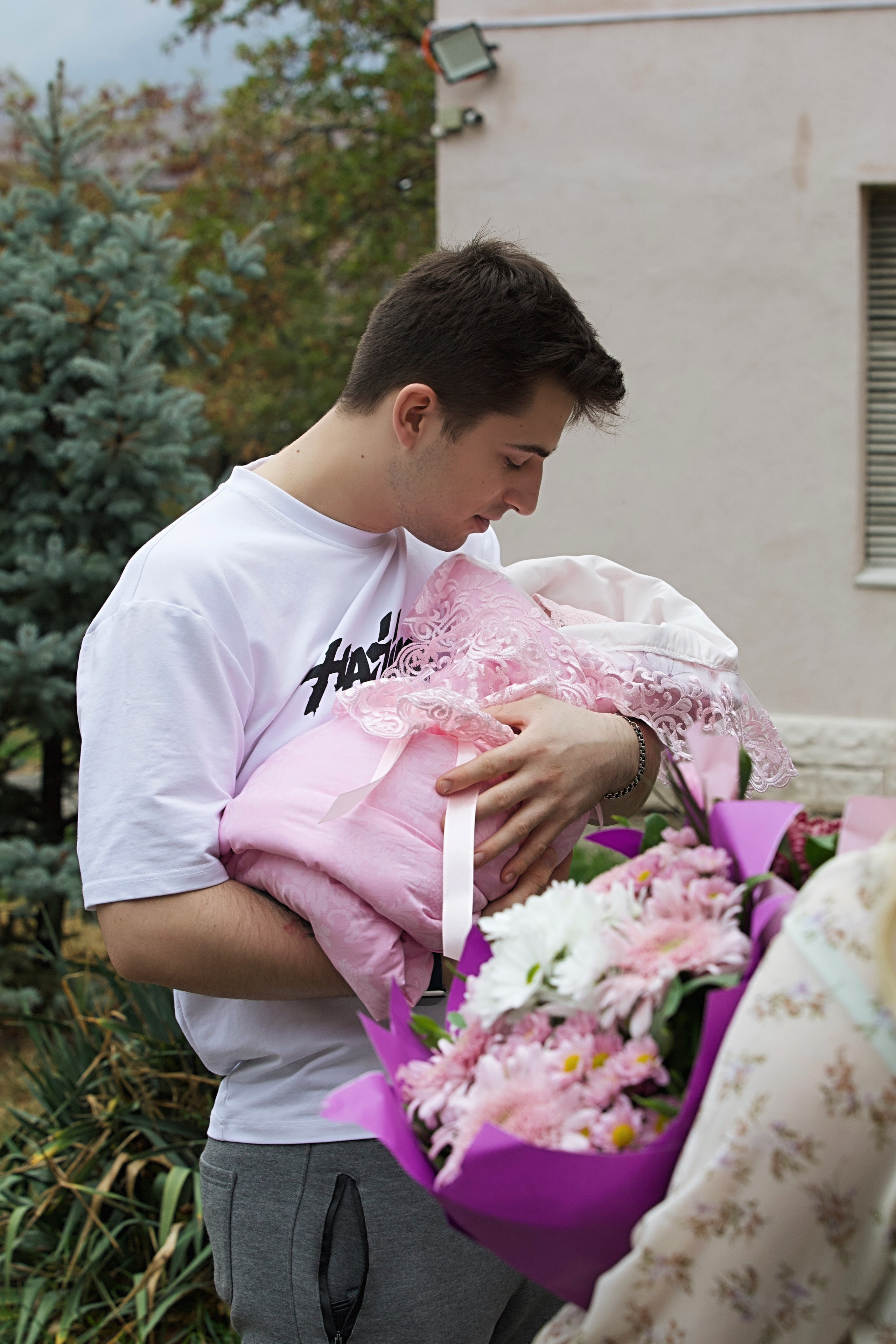 Выписка Аня и Давид. Репортажный фотограф Анапа