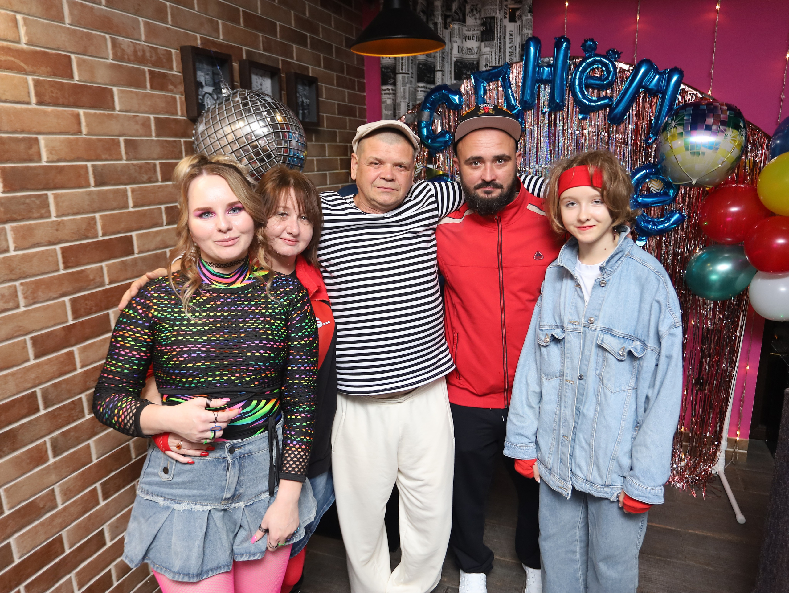 Дискотека в стиле 90-х. Репортажный фотограф Анапа