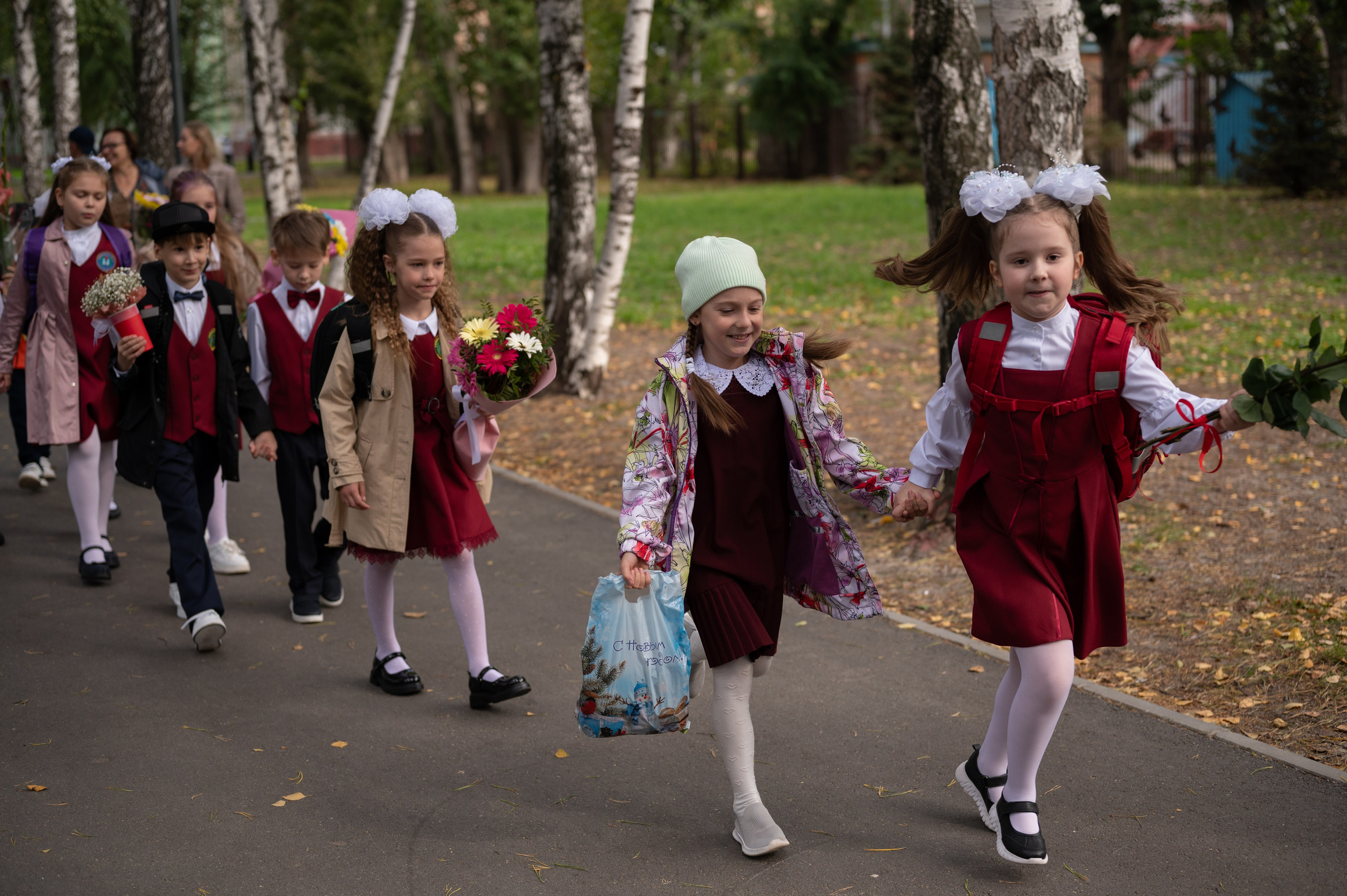 1 сентября 16 гимназия 2 класс (линейка + в классе+ на улице). Фотограф новорожденных, семейный детский в Тюмени Татьяна Морозова