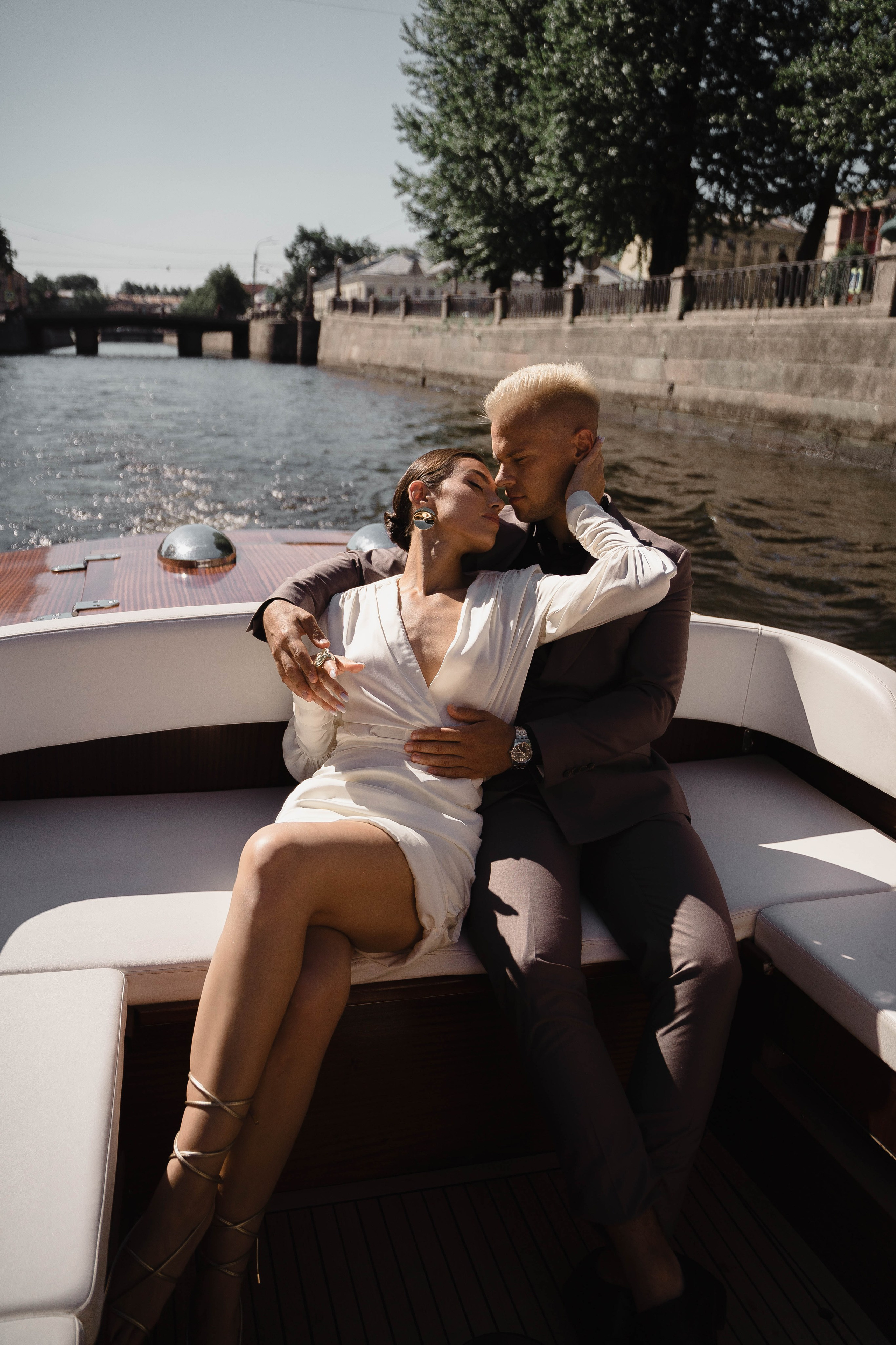 Прогулка на катере. Свадебный фотограф Казань Анастасия Доле