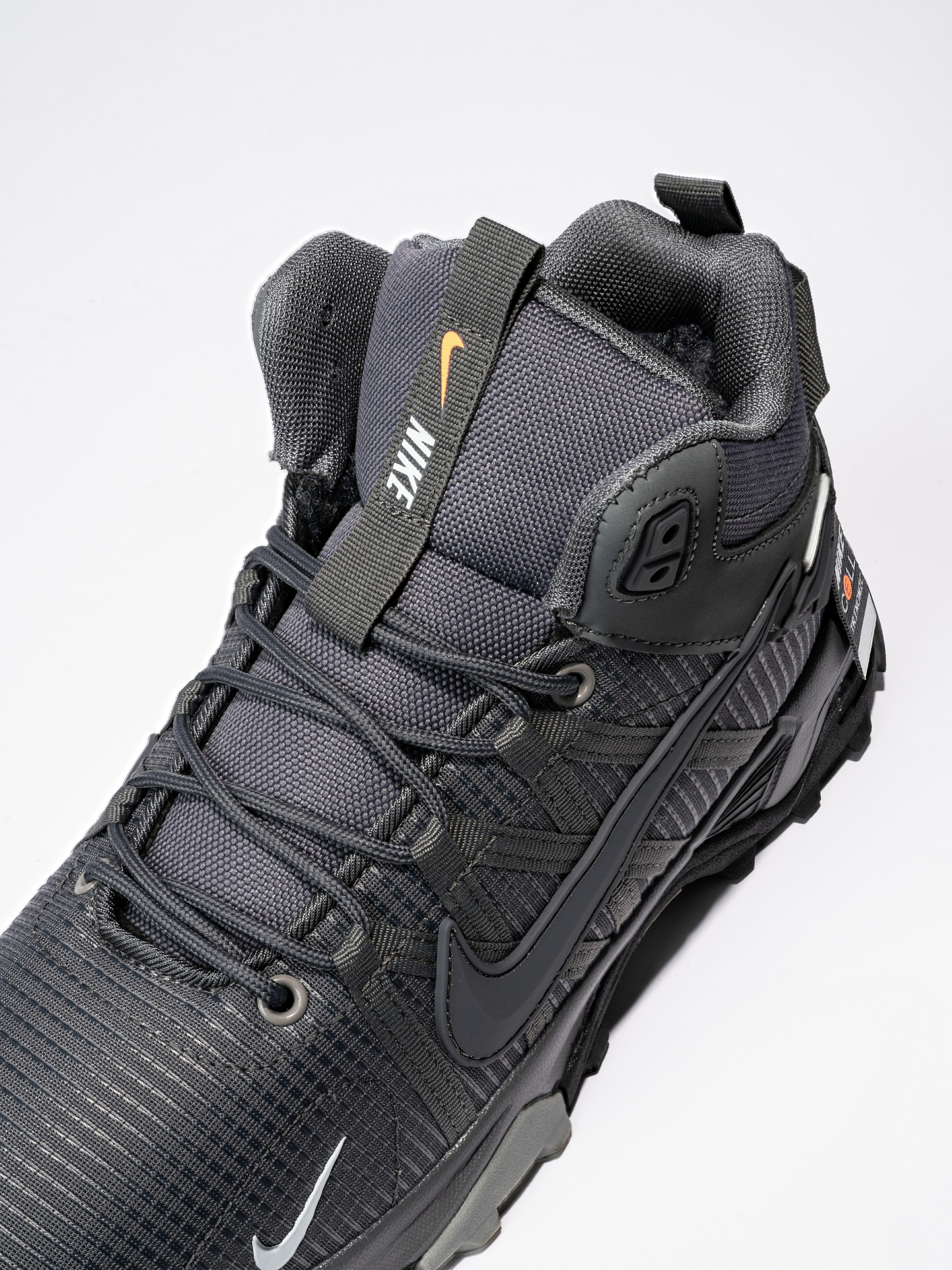 2023.10.24 — Фото кроссовок. Студия рекламной и предметной съемки товаров WELKO Studio