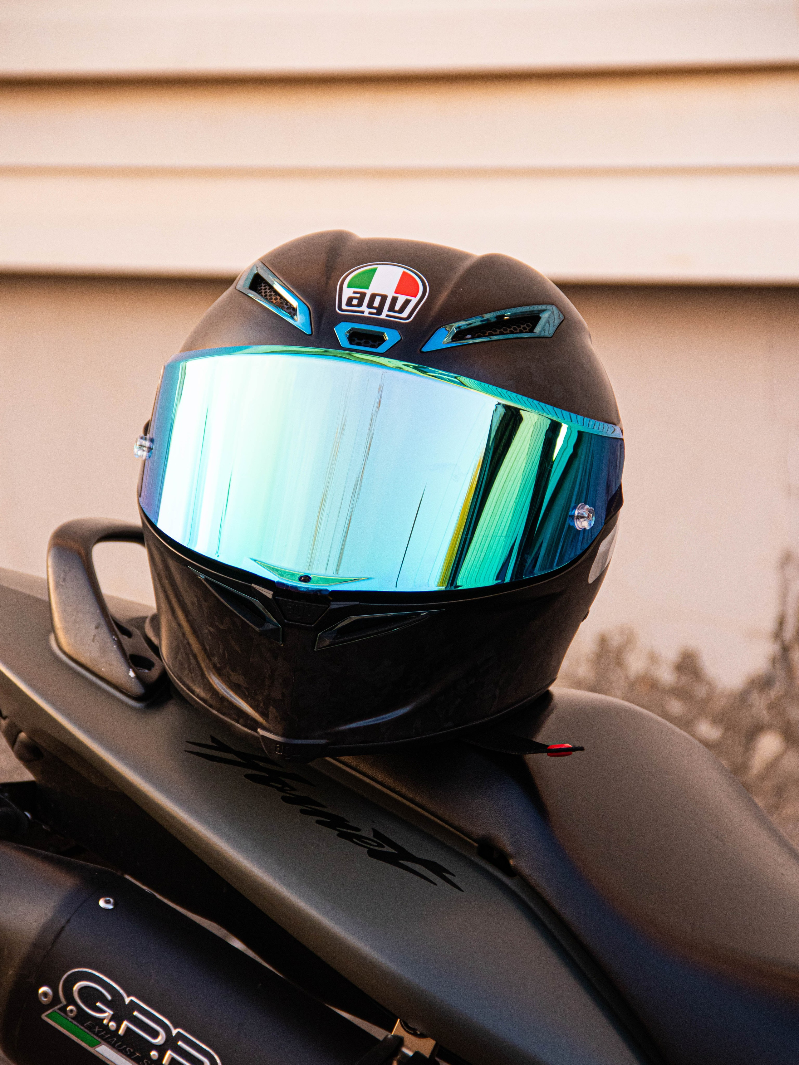 Мотоциклетный шлем. «Матрица»