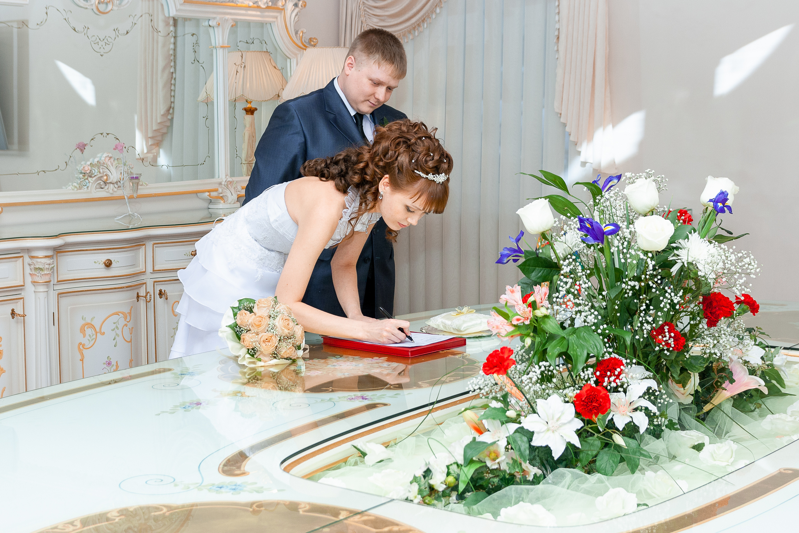 Выездная регистрация в Сургуте