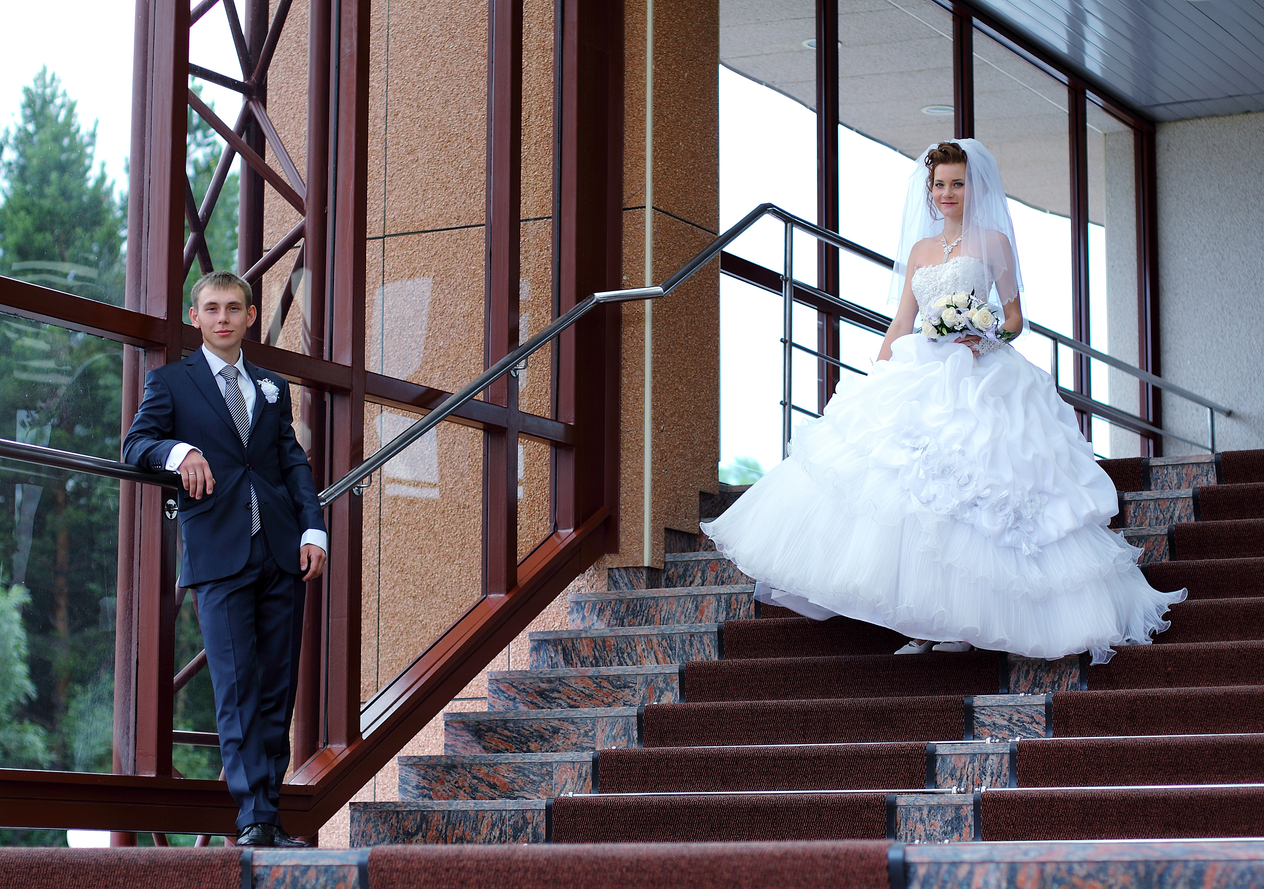 Красивое свадебное фото лучшие места в Сургуте парк нефтяников санаторий "Кедровый Лог"