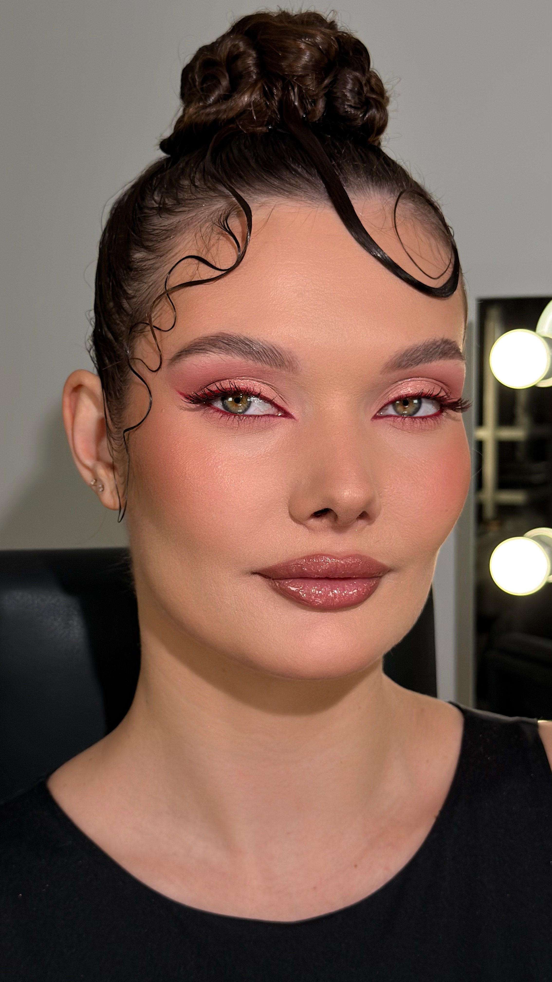 Образы. Студия визажистов, стилистов по прическам, бровистов и мастеров по ресницам