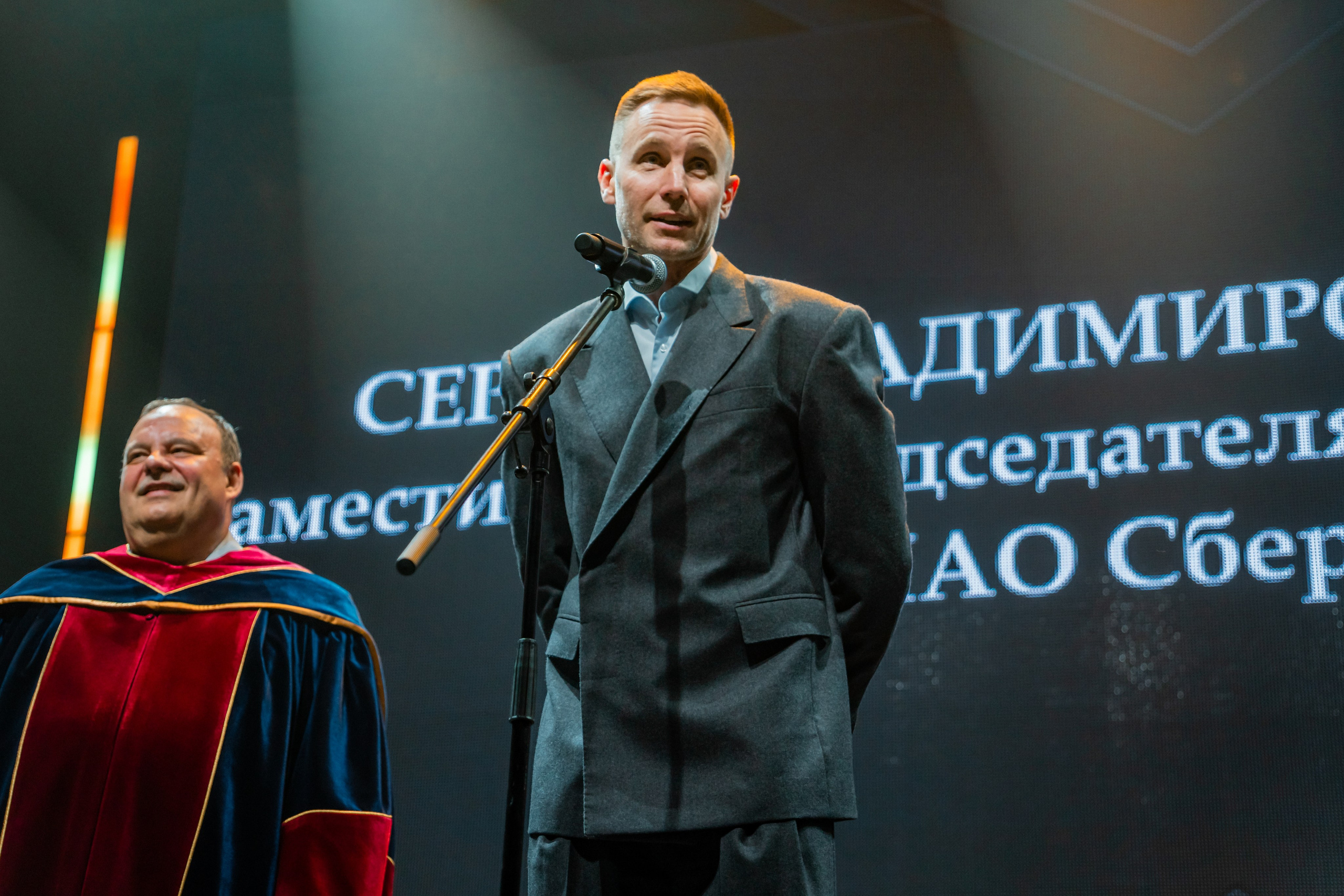 Выпускной Финунивер 2026 | VK Stadium. Репортажный и портретный фотограф Дмитрий Коротков | Москва